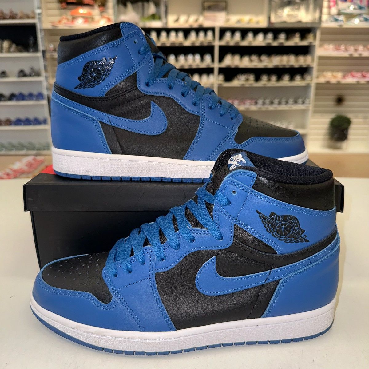 Jordan Brand × Nike Size 9.5 - Jordan 1 Retro OG High Dark Marina Blue Size US 9.5 / EU 42-43 - 1 Thumbnail
