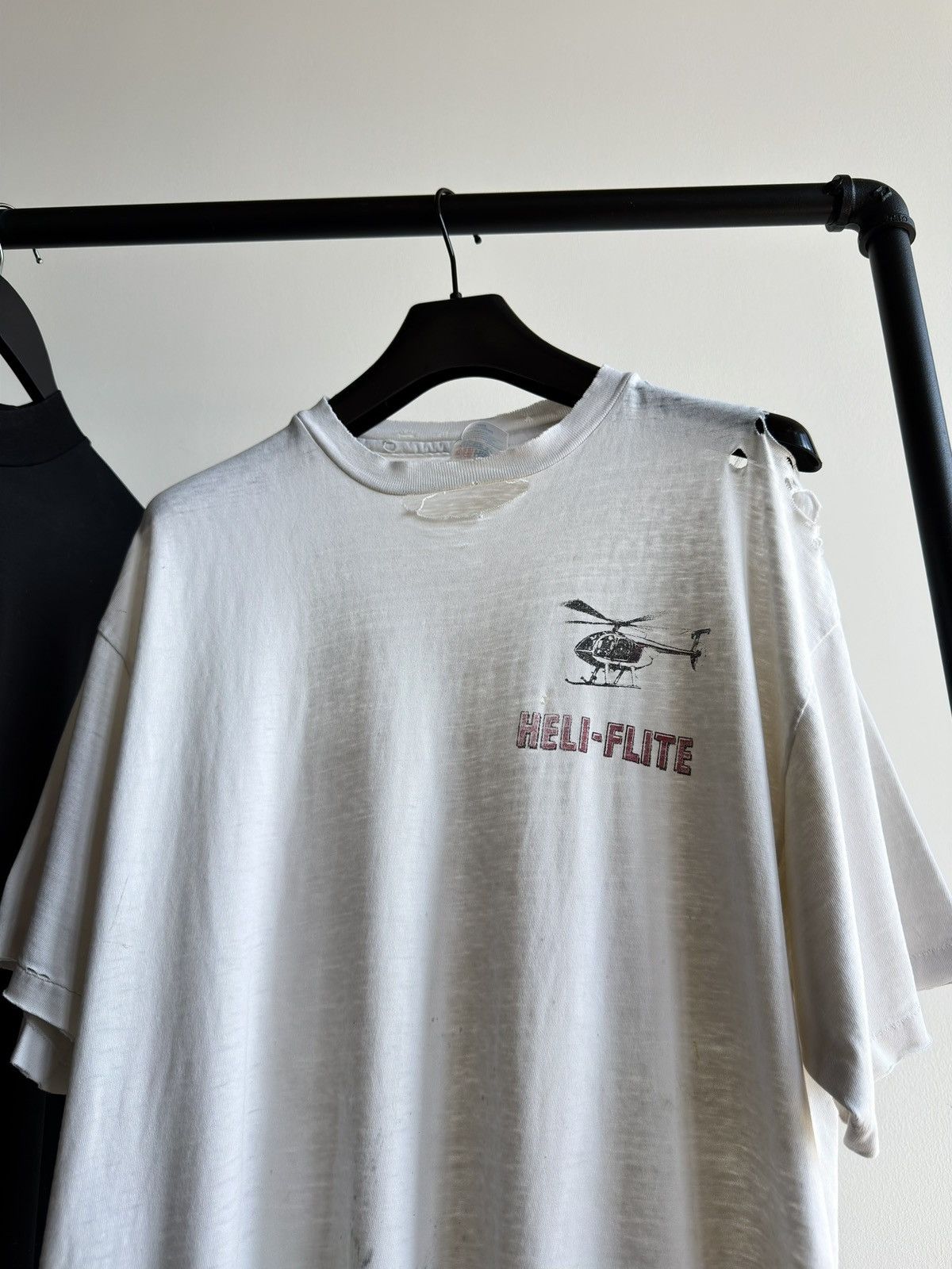 Vintage Vintage 90s Thrashed HELI-FLITE Faded Erd WCC Band Tee Size US L / EU 52-54 / 3 - 2 Thumbnail