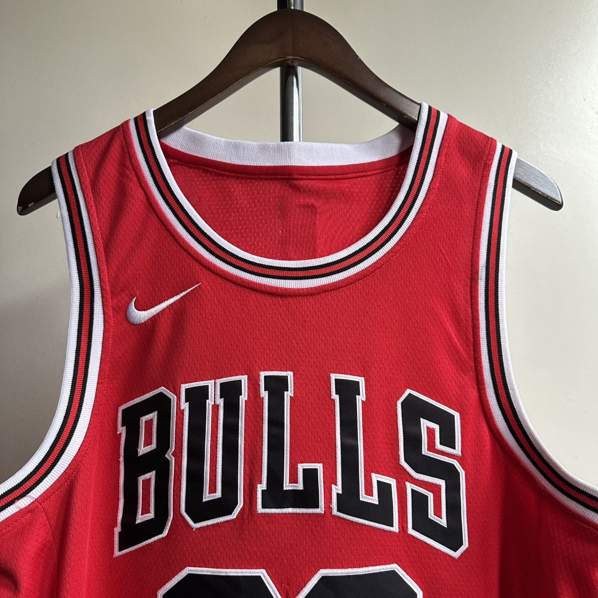 Nike Nike NBA Michael Jordan #23 Chicago Bulls Jersey Size US M / EU 48-50 / 2 - 6 Thumbnail