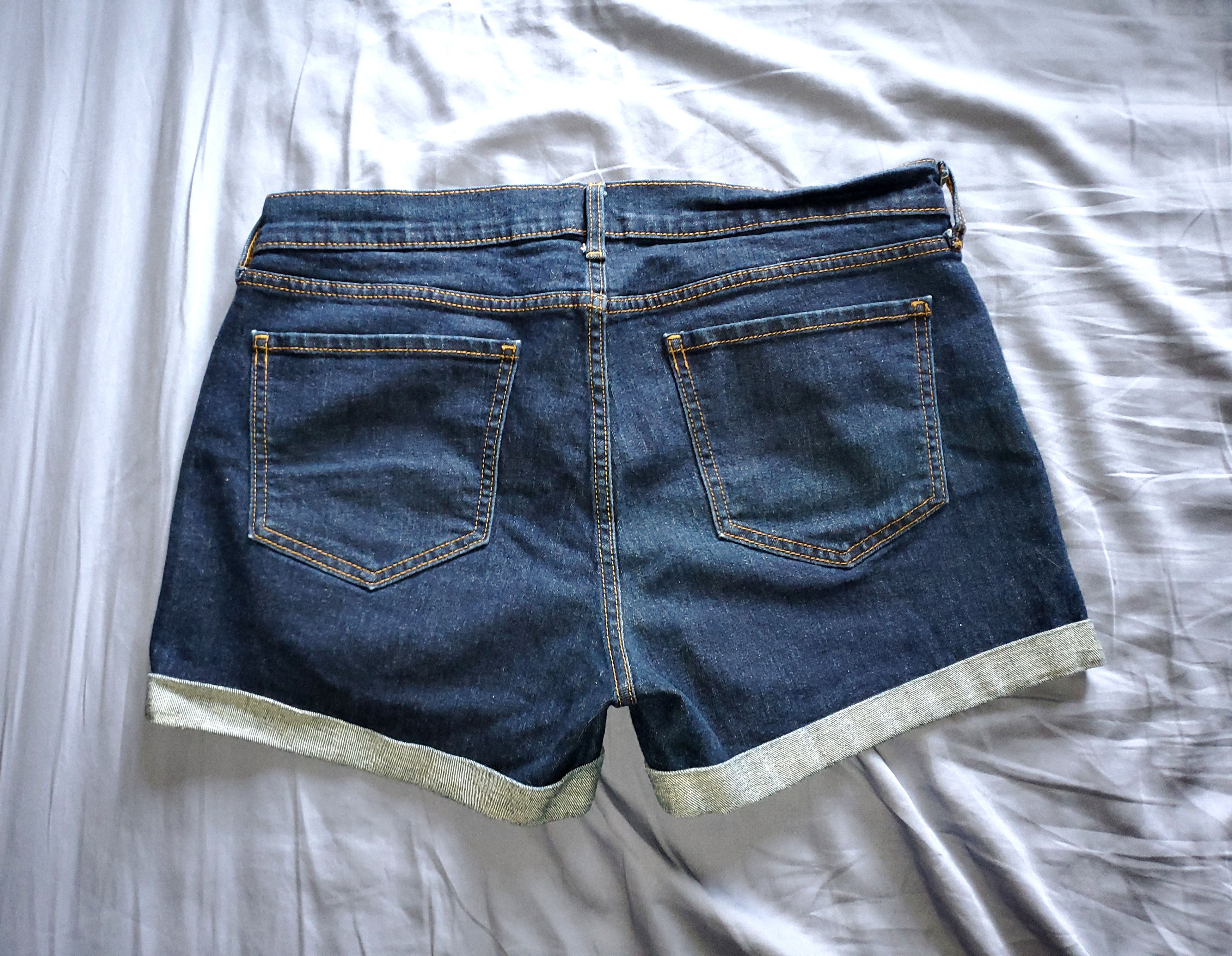 Old Navy Blue denim shorts w/ rolled hem (size 12) Size 34" / US 12 / IT 48 - 3 Thumbnail