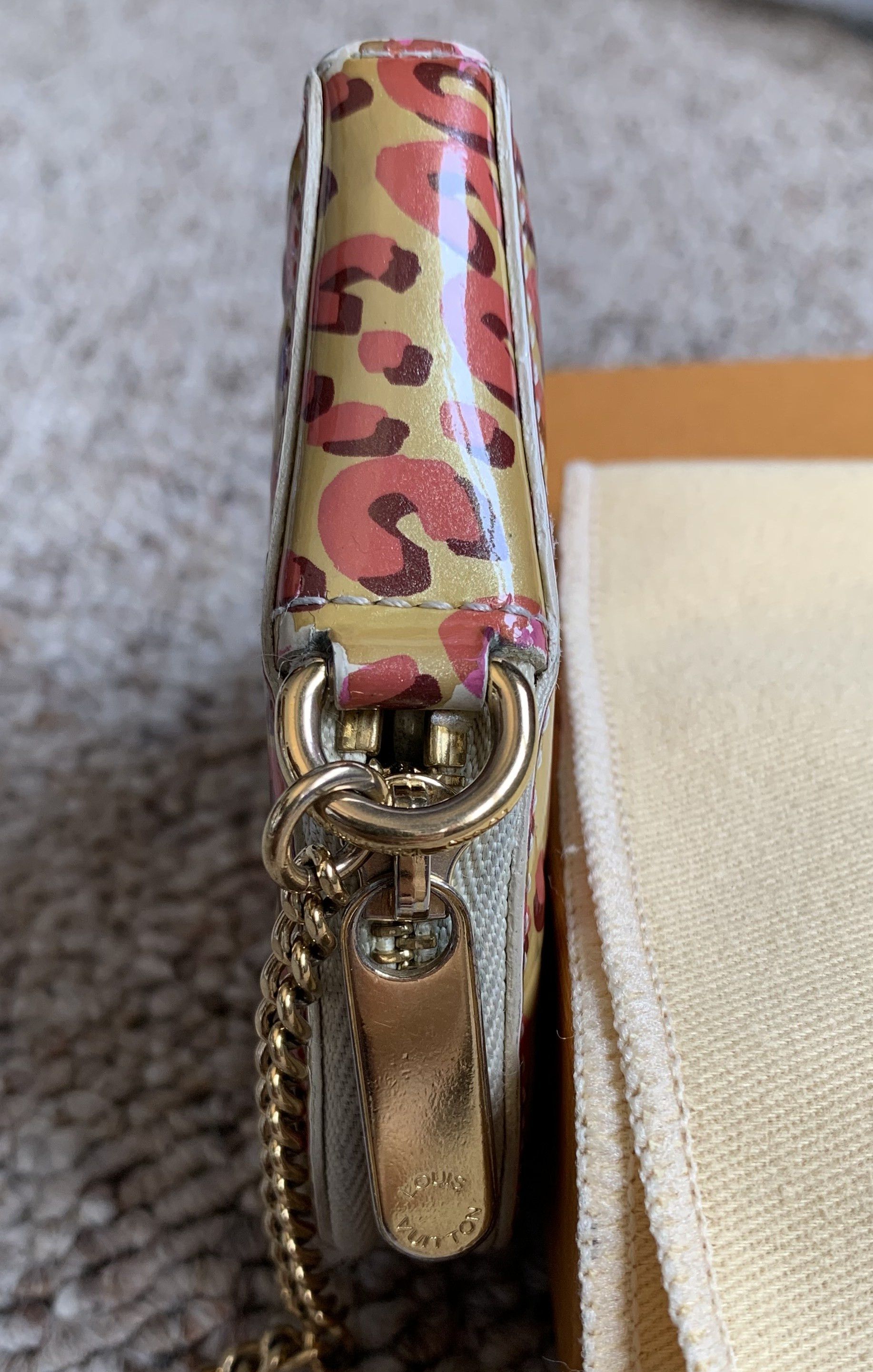 Louis Vuitton S/S 2008 Vuitton x Sprouse Leopard Monogram Heart Pouch Size ONE SIZE - 7 Thumbnail