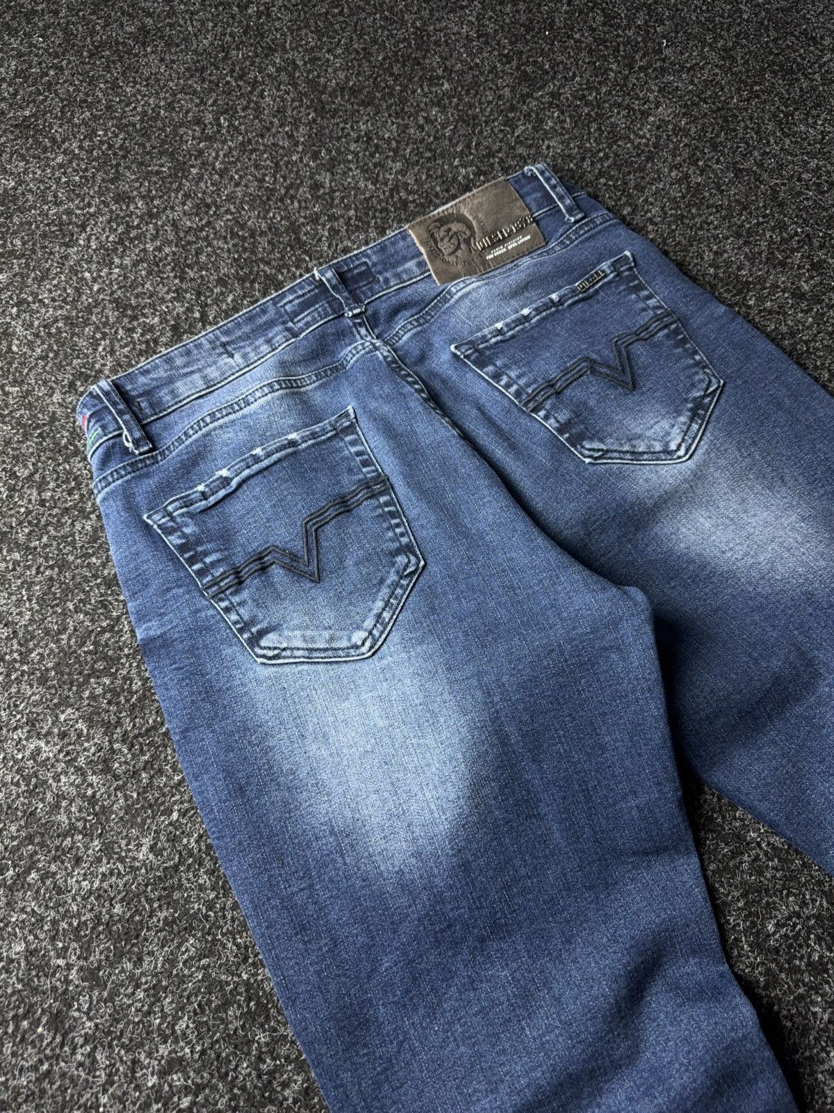 Diesel Luxury Diesel D.N.A. Distressed Blue Jeans Made in Italy Size US 30 / EU 46 - 14 Thumbnail