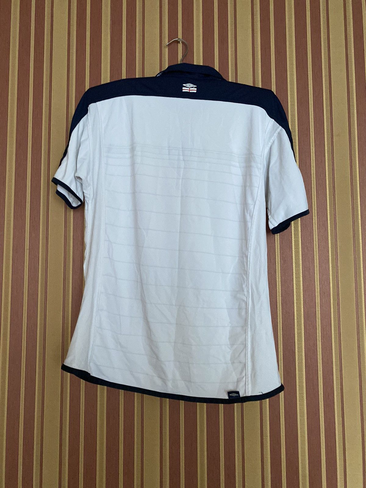 Umbro ENGLAND 2003 2005 HOME SOCCER JERSEY UMBRO REVERSIBLE Size US L / EU 52-54 / 3 - 5 Thumbnail