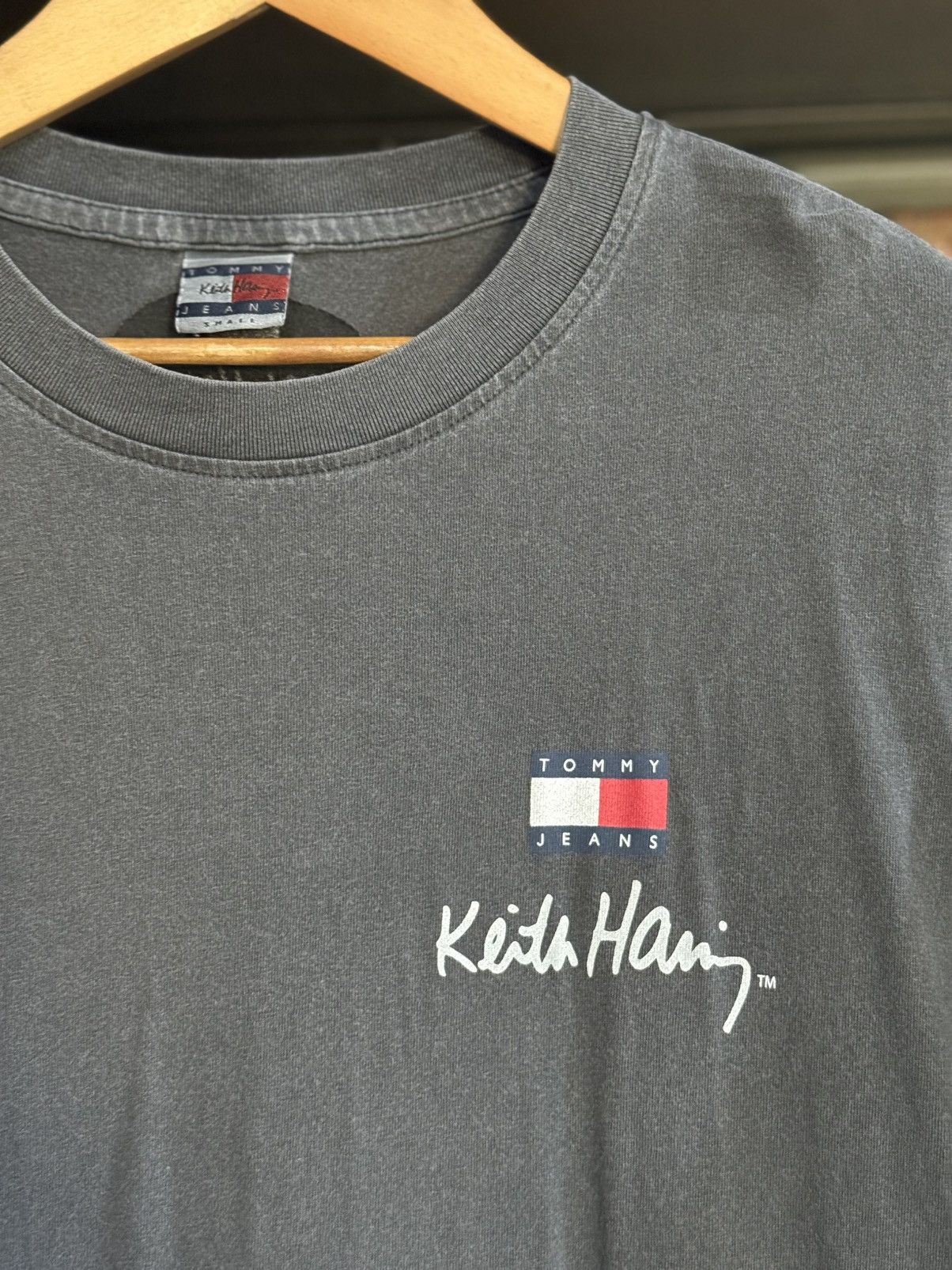 Keith Haring × Tommy Hilfiger Keith Haring X Tommy Jeans Art Faded Tee Size US M / EU 48-50 / 2 - 5 Thumbnail