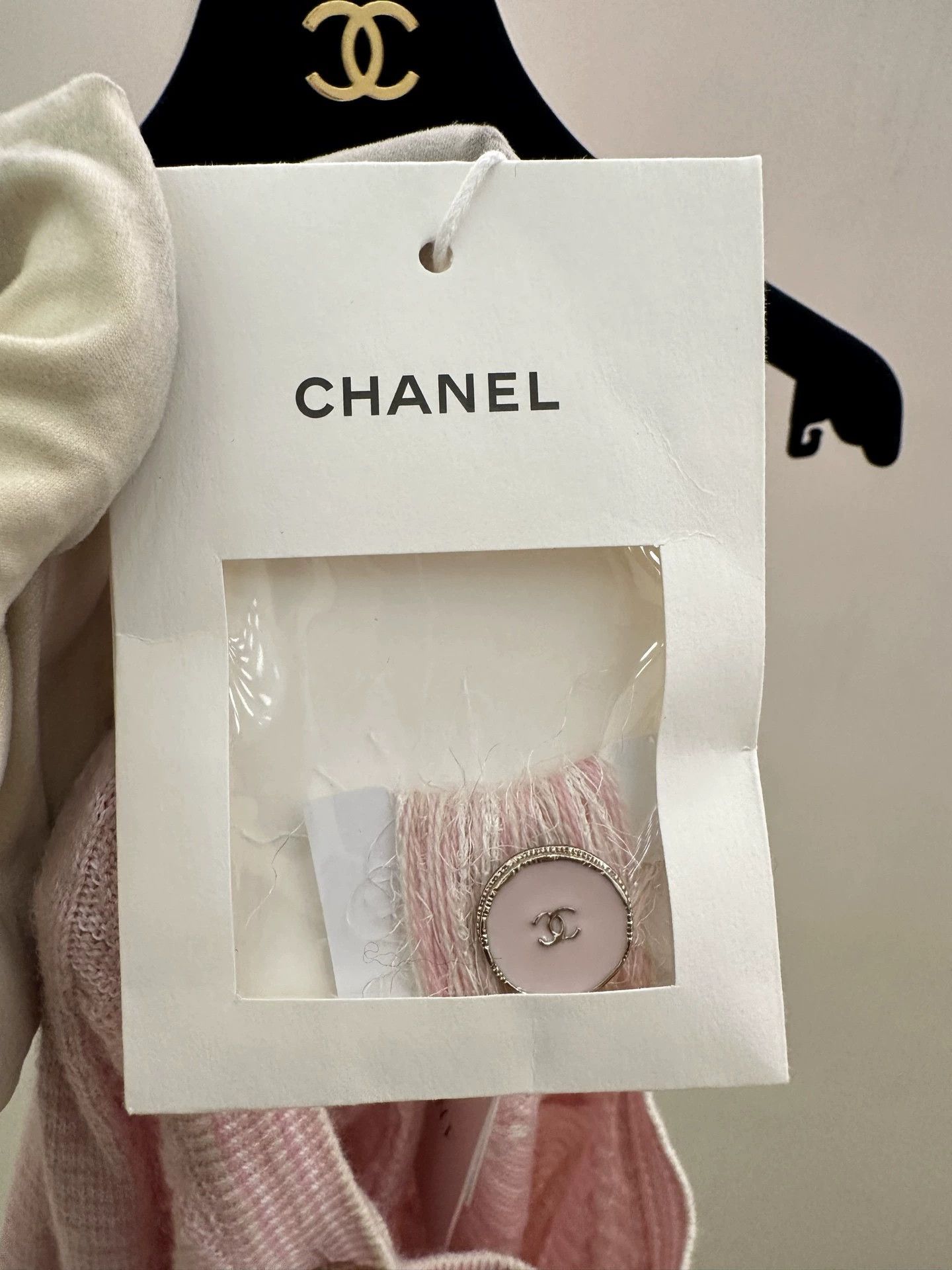 Chanel Chanel Pink Feather Cashmere Cardigan Size 36 New Size XS / US 0-2 / IT 36-38 - 4 Thumbnail
