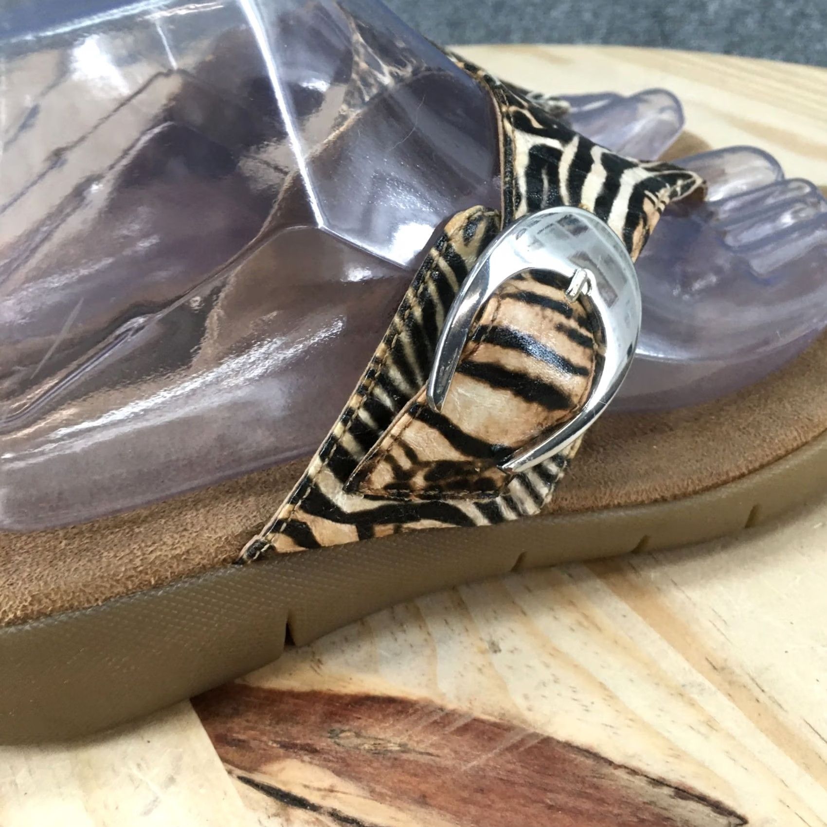 Vintage Aerosoles Sandals Womens 8 M Flip Flop Cheetah Animal Print T Strap Casual Size US 8 / IT 38 - 4 Thumbnail