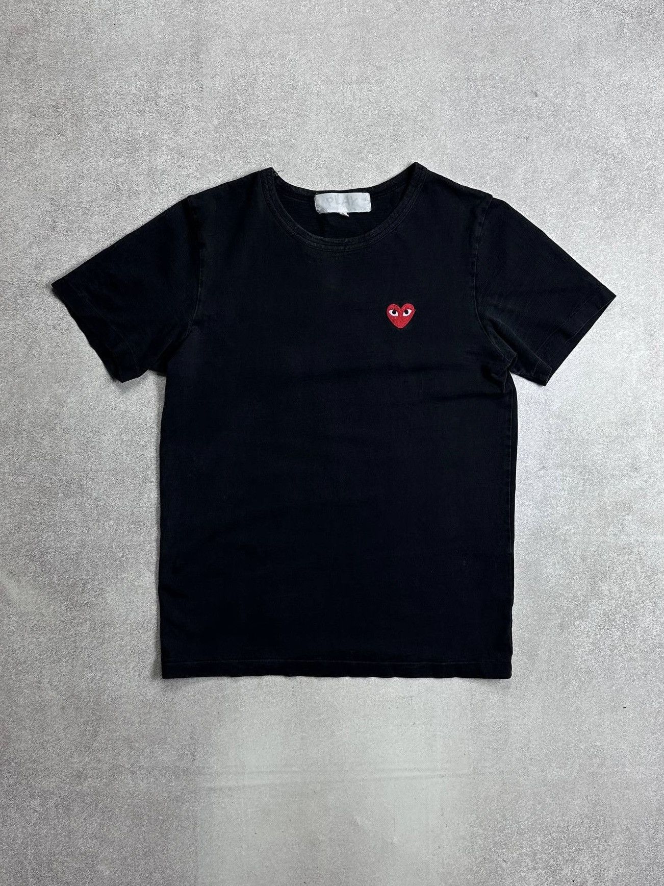 Comme des Garcons Vintage CDG Comme Des Garcons Play Heart T-shirt M Size US M / EU 48-50 / 2 - 1 Thumbnail