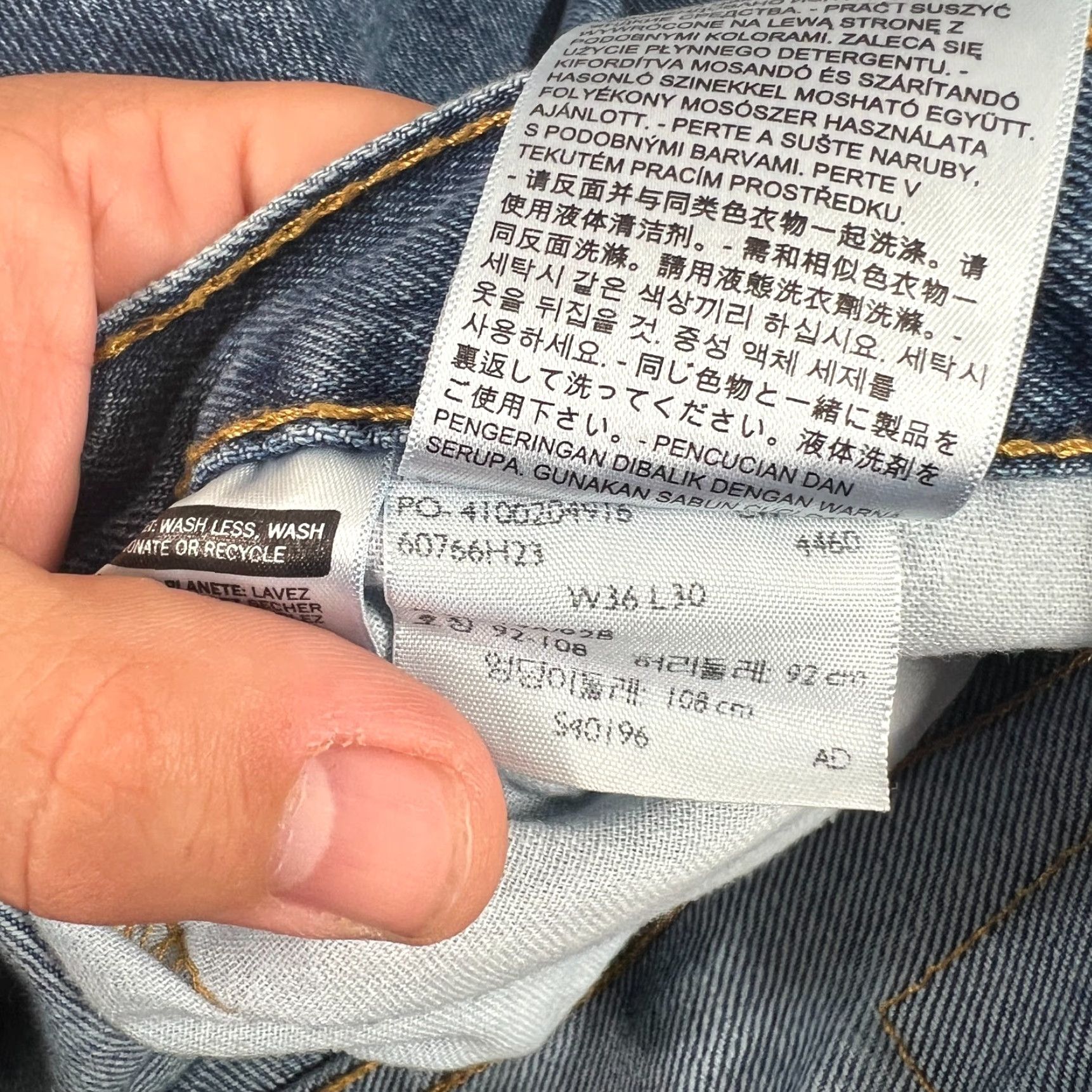Levi's VINTAGE Levi's Jeans Men's 34 Relaxed Straight Distressed Blue 550 Y2K Grunge USA 5-Pocket Denim Pants Size US 34 / EU 50 - 7 Thumbnail