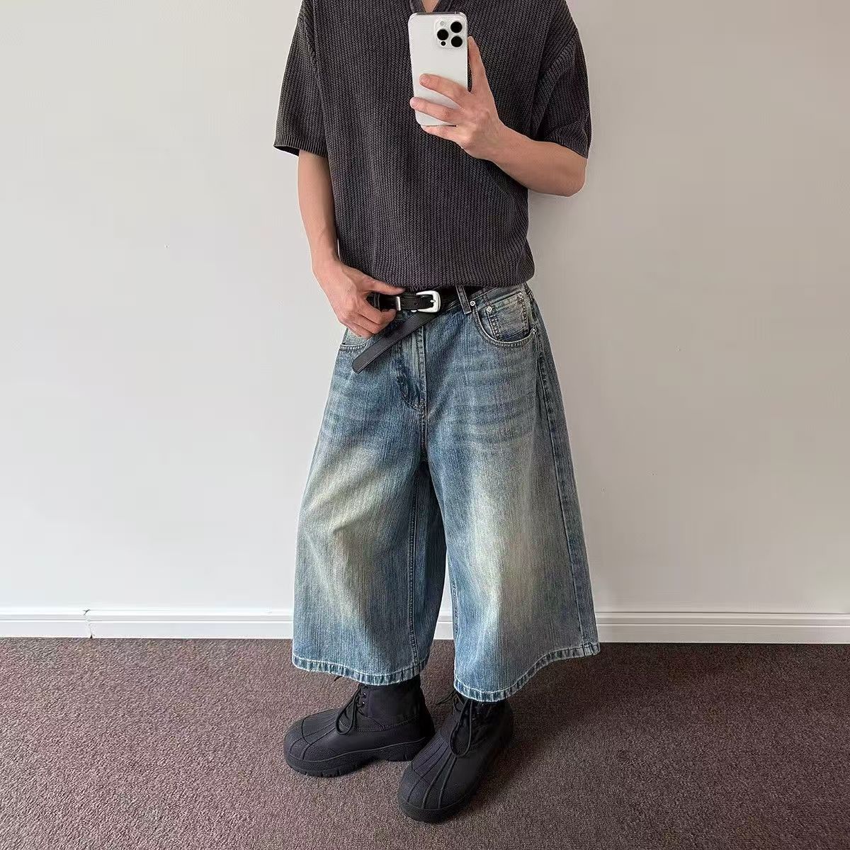 Vintage Men's washed distressed light blue wide-leg denim shorts Size US 32 / EU 48 - 3 Thumbnail