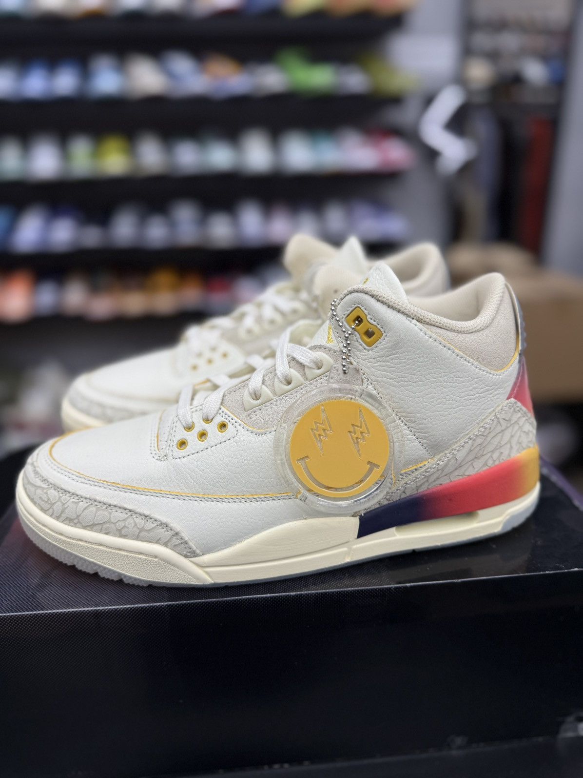 Jordan Brand Jordan 3 J Balvin Sunset (FN0344-901) Size 10 (NEW) Size US 10 / EU 43 - 8 Thumbnail