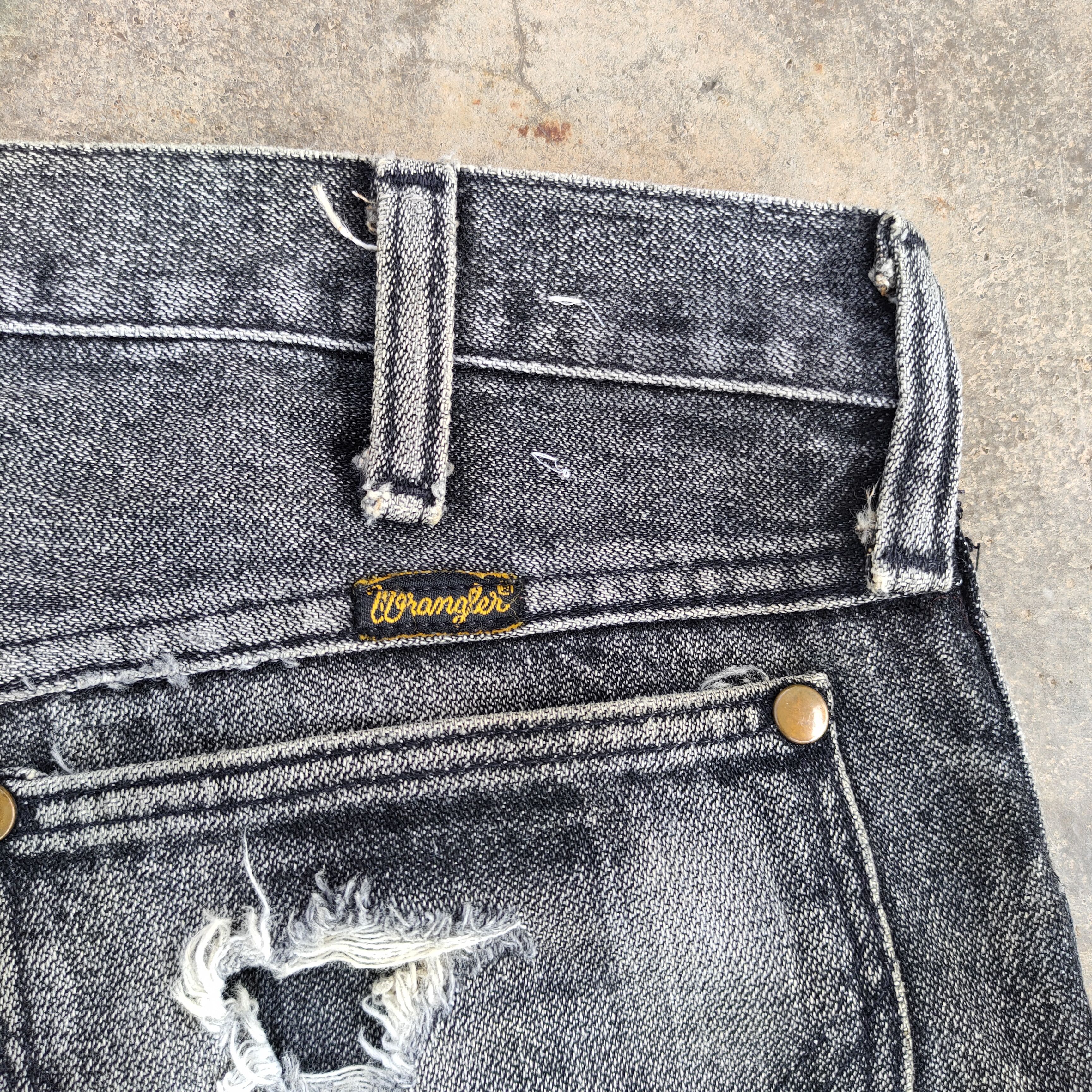 Jean VINTAGE WRANGLER MADE IN USA FADED RIPPED JEANS DENIM PANTS Size US 31 - 14 Thumbnail
