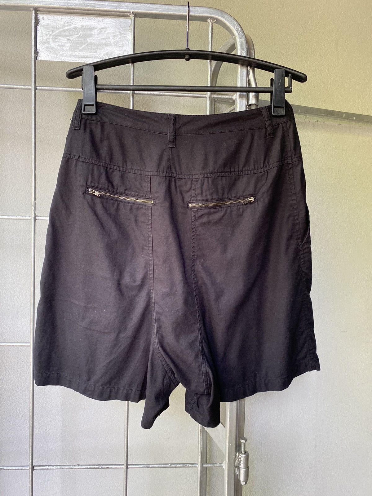 5cm 5cm drop black short pants Size 30" / US 8 / IT 44 - 8 Thumbnail