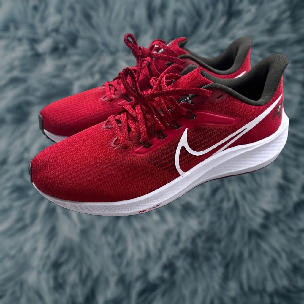 Nike Nike Air Zoom Pegasus 39 Mens 11.5 NFL Tampa Bay Buccaneers Red 2022 Size ONE SIZE - 1 Thumbnail