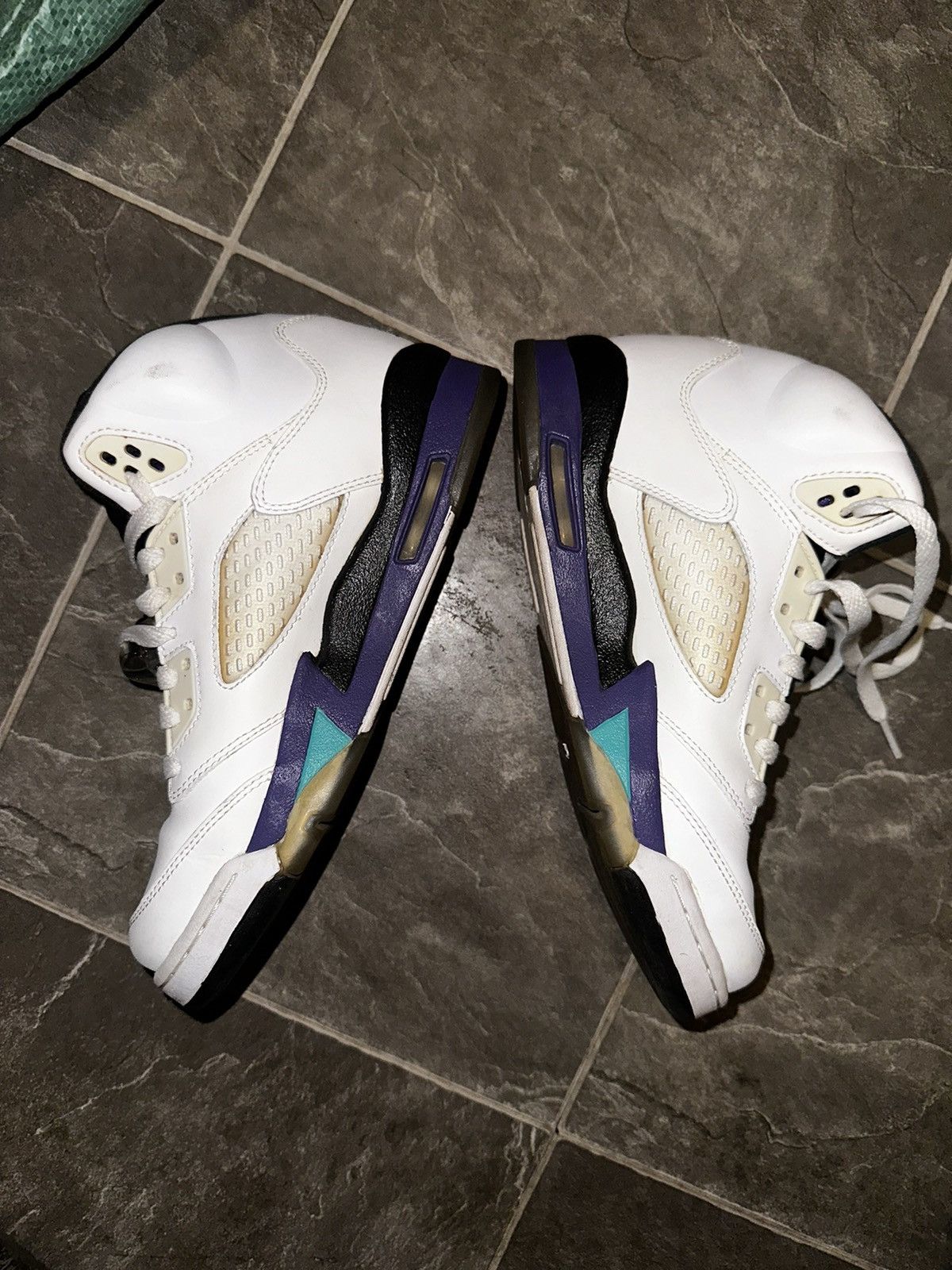 Jordan Brand Grape 5 Size 6Y Size US 6 / EU 39 - 2 Thumbnail