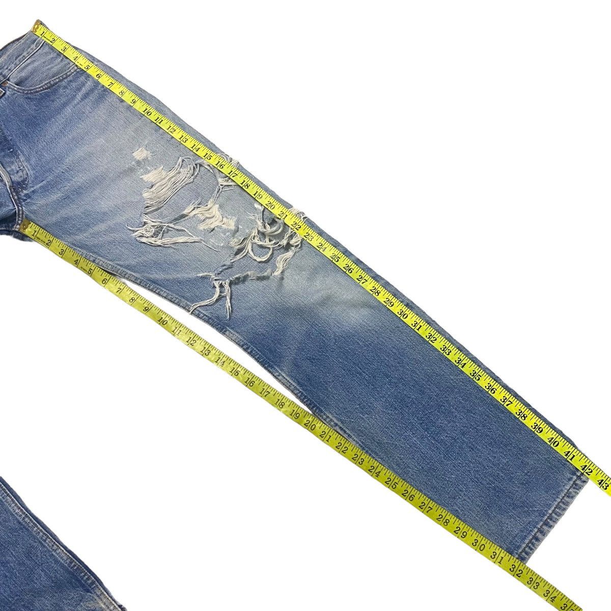 Levi's Vintage Levis 501 Thrashed Jeans Made in USA Size US 30 / EU 46 - 23 Thumbnail
