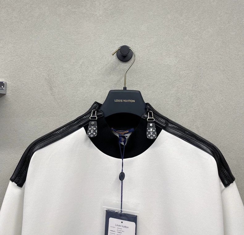 Louis Vuitton Louis Vuitton White large logo printed sweatshirt Size US M / EU 48-50 / 2 - 4 Thumbnail