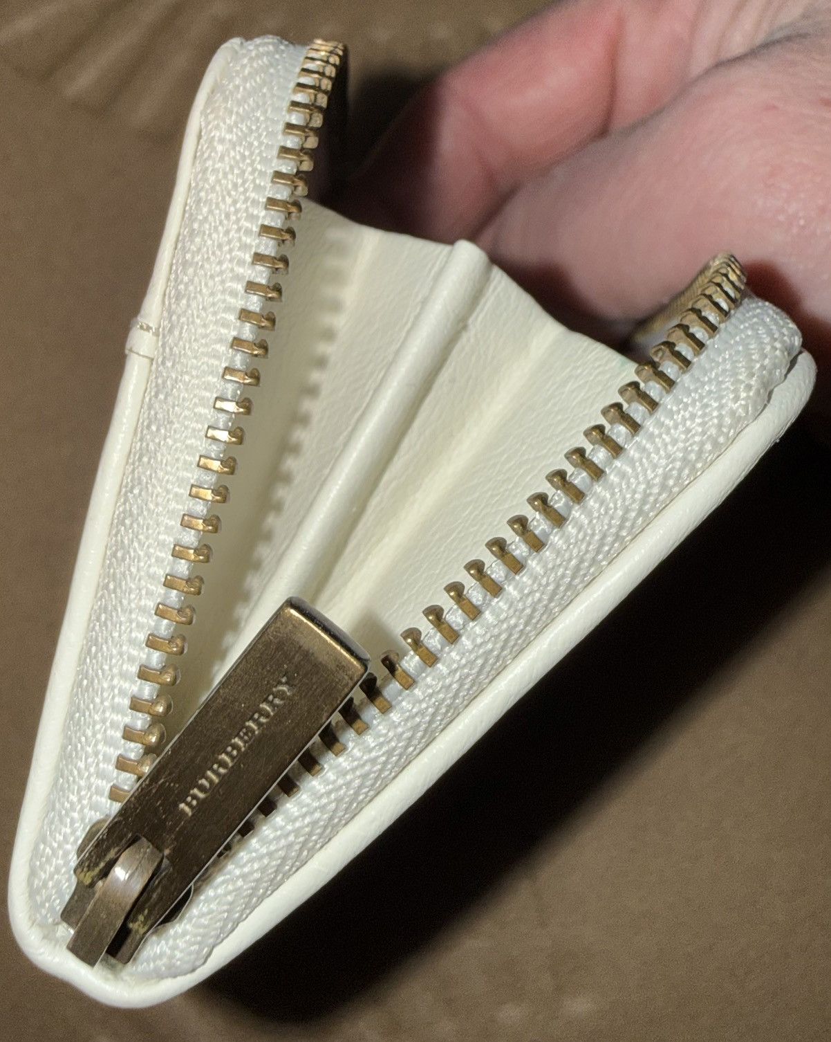 Burberry Vintage Burberry Leather & Enamel zippered card/coin wallet Size ONE SIZE - 8 Thumbnail