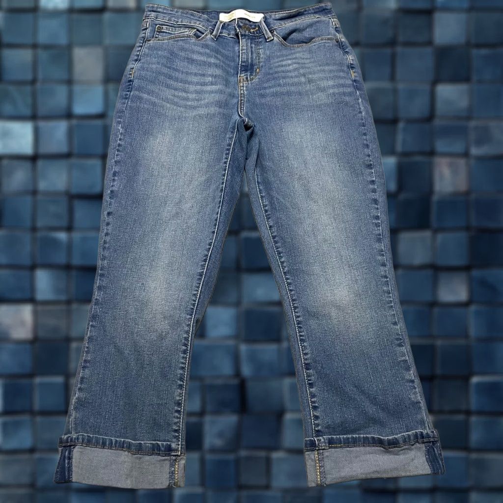 Levi's Levi's Signature Jeans Capri Womens sz 6 Blue Denim Medium Wash 5-Pocket Regular Inseam 22in Stretch Logo Vintage: No Size 28" / US 6 / IT 42 - 1 Thumbnail