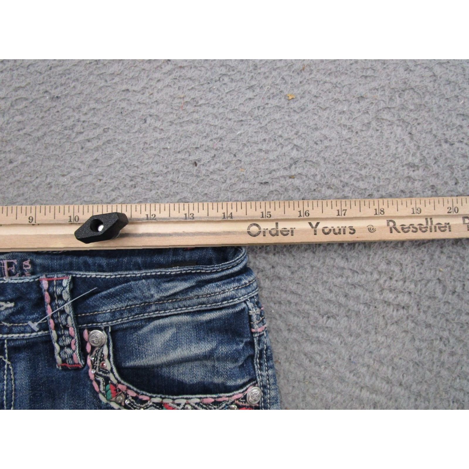 Grace in LA Grace In LA Denim Shorts Embroidered Stretch Cuffed Flap Pocket 5-Pocket Size 28 Blue Womens Casual Summer Spring Vintage: No (not vintage) Size 28" / US 6 / IT 42 - 5 Thumbnail