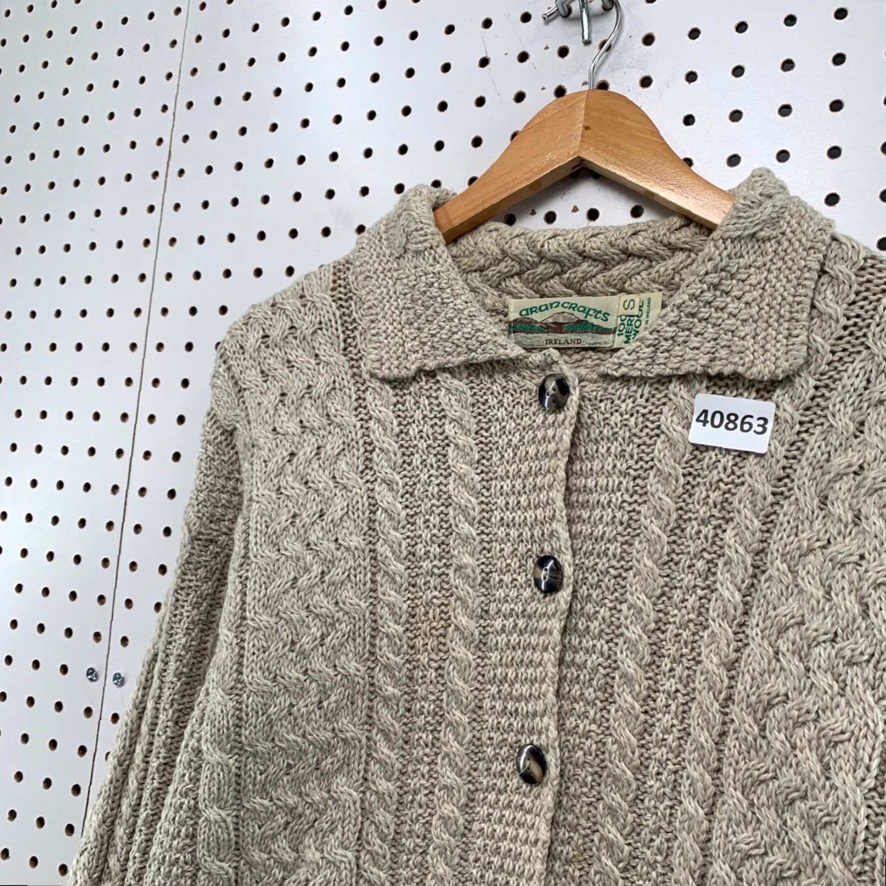 Vintage VINTAGE Aran Crafts Cardigan Shirt Women Small Beige 100% Merino Wool Cable Knit 60s? (Wait) Size S / US 4 / IT 40 - 6 Thumbnail