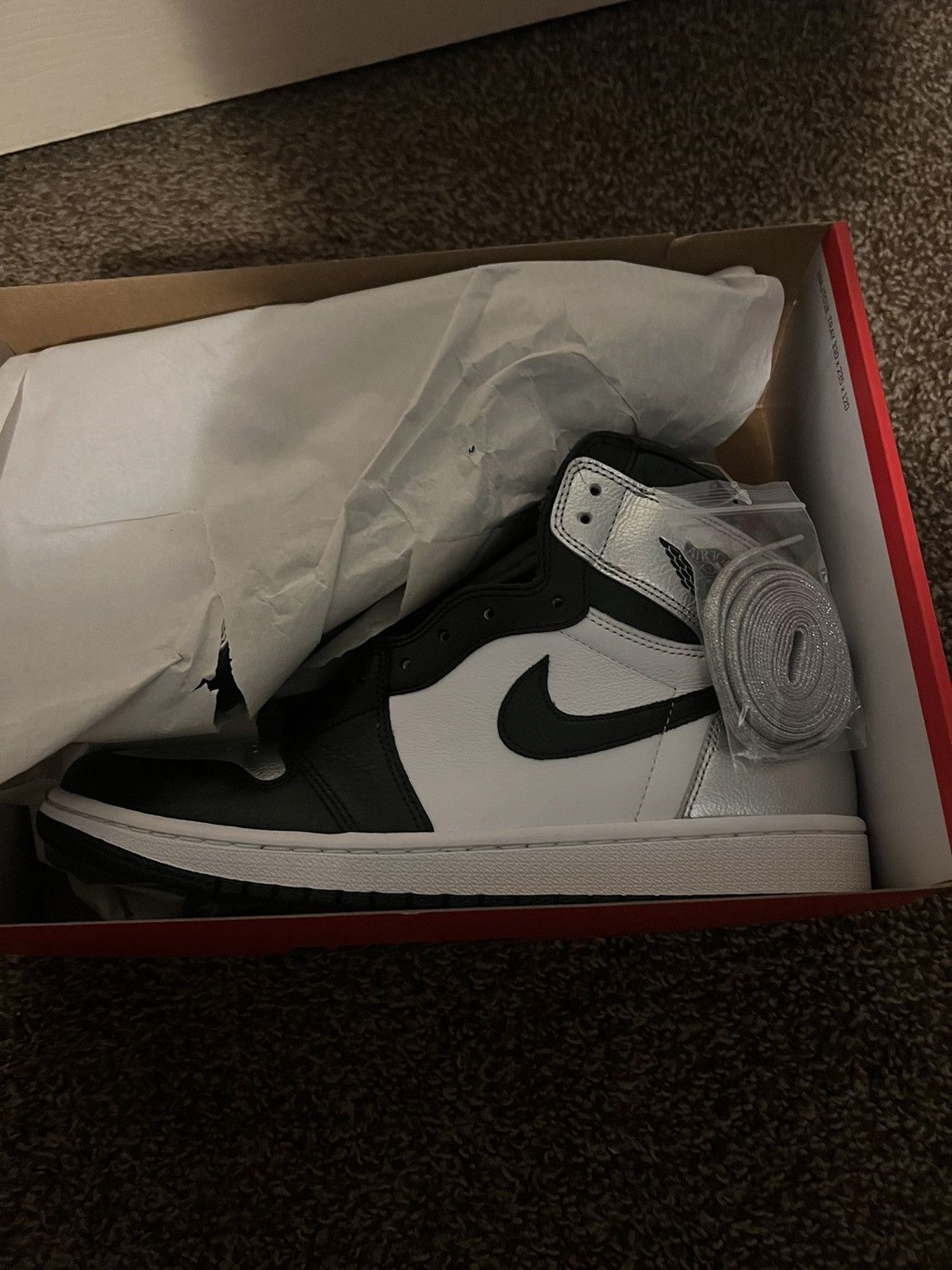 Jordan Brand Jordan 1 “ Silver toe” Size US 10.5 / EU 43-44 - 1 Thumbnail