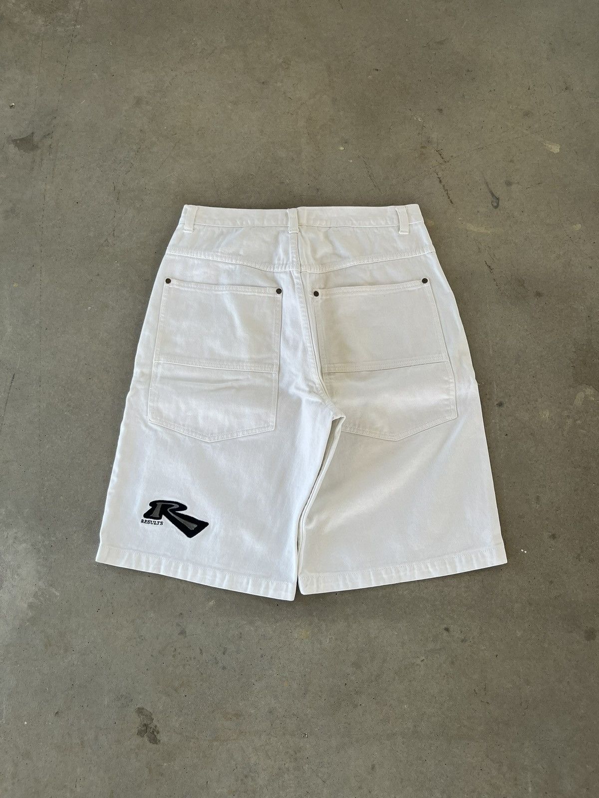 Vintage Vintage Y2K Results Embroidered White Baggy Shorts Size US 34 / EU 50 - 1 Thumbnail