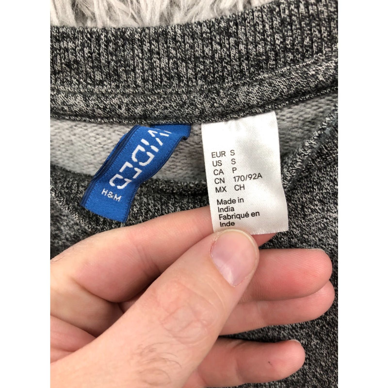 H&M H&M Divided Sweatshirt Mens Size S Gray Long Sleeve Crew Neck Pullover Hooded Pockets Graphic? No, Logo Accents, Regular Fit, Cotton Size US S / EU 44-46 / 1 - 6 Thumbnail