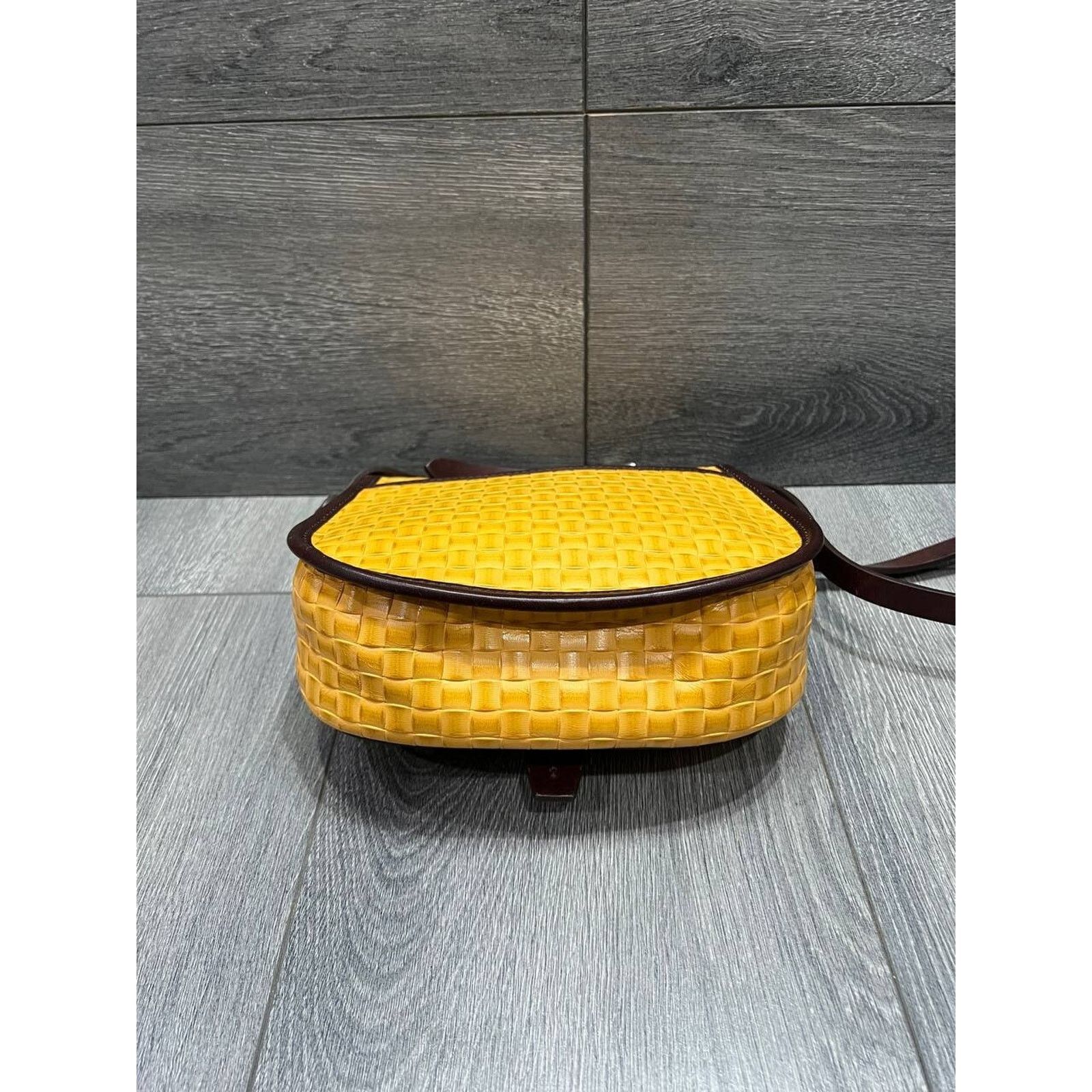 Dooney & Bourke Rare Dooney & Bourke Mustard crossbody medium Bag B000485 Size ONE SIZE - 8 Thumbnail