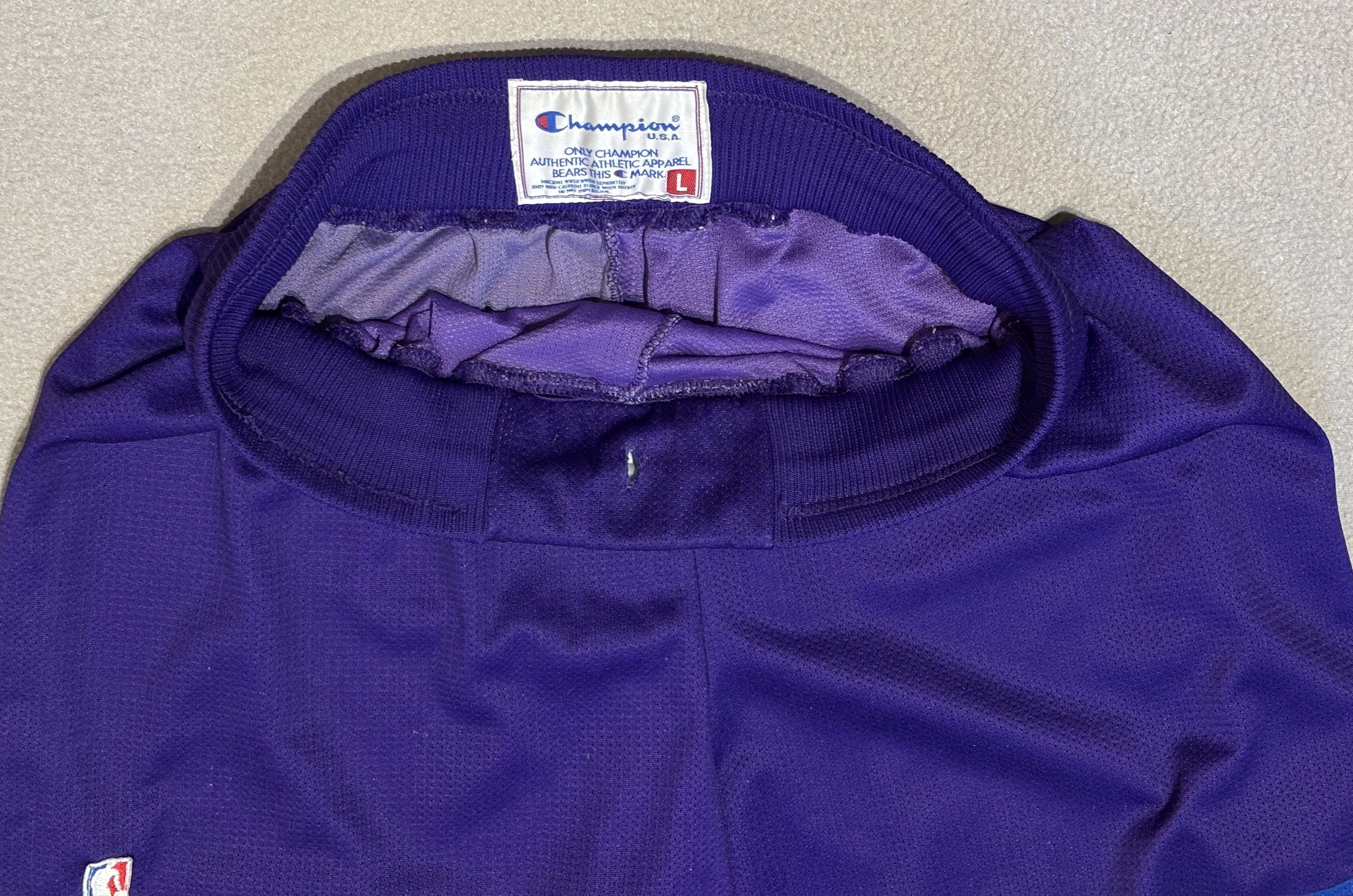 Champion Charlotte Hornets 90s Champion NBA Vintage Basketball Shorts Size US 35 - 17 Thumbnail
