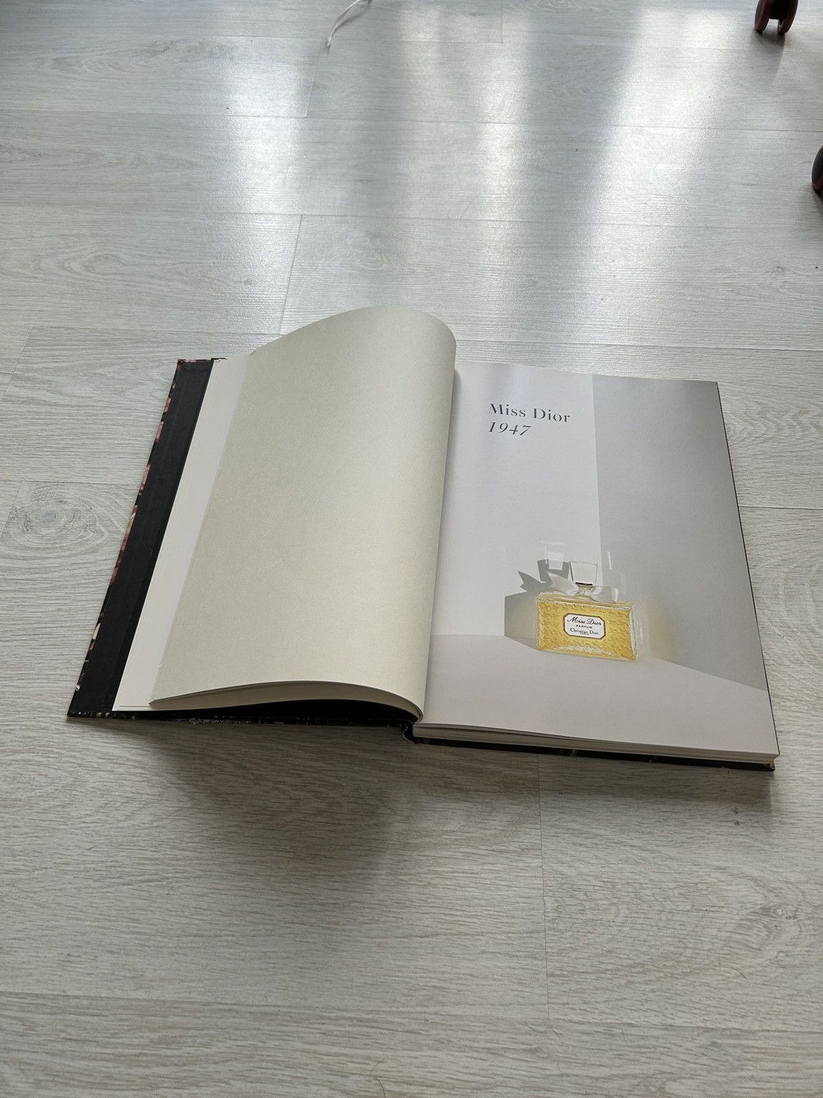 Dior Dior “The Perfumes” Book Size ONE SIZE - 5 Thumbnail
