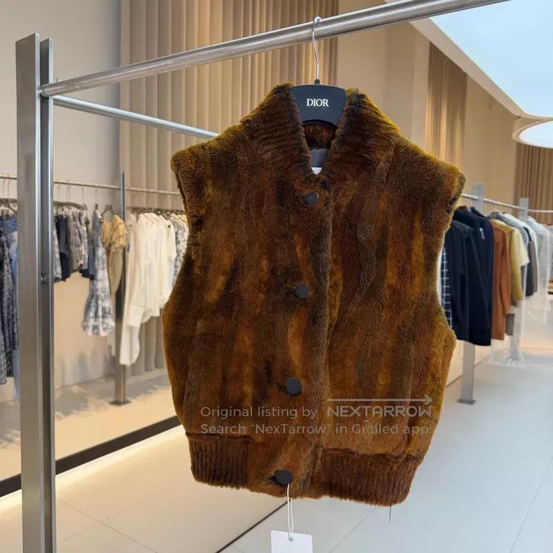 Hermes Hermes Gold Brown Lamb Fur Vest Size XXS / US 00 / IT 34 - 1 Thumbnail