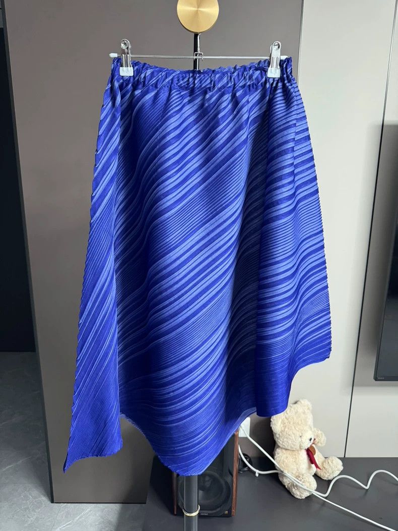 Other Issey Miyake size:3 Blue twill pleated skirt Size 22" - 1 Thumbnail