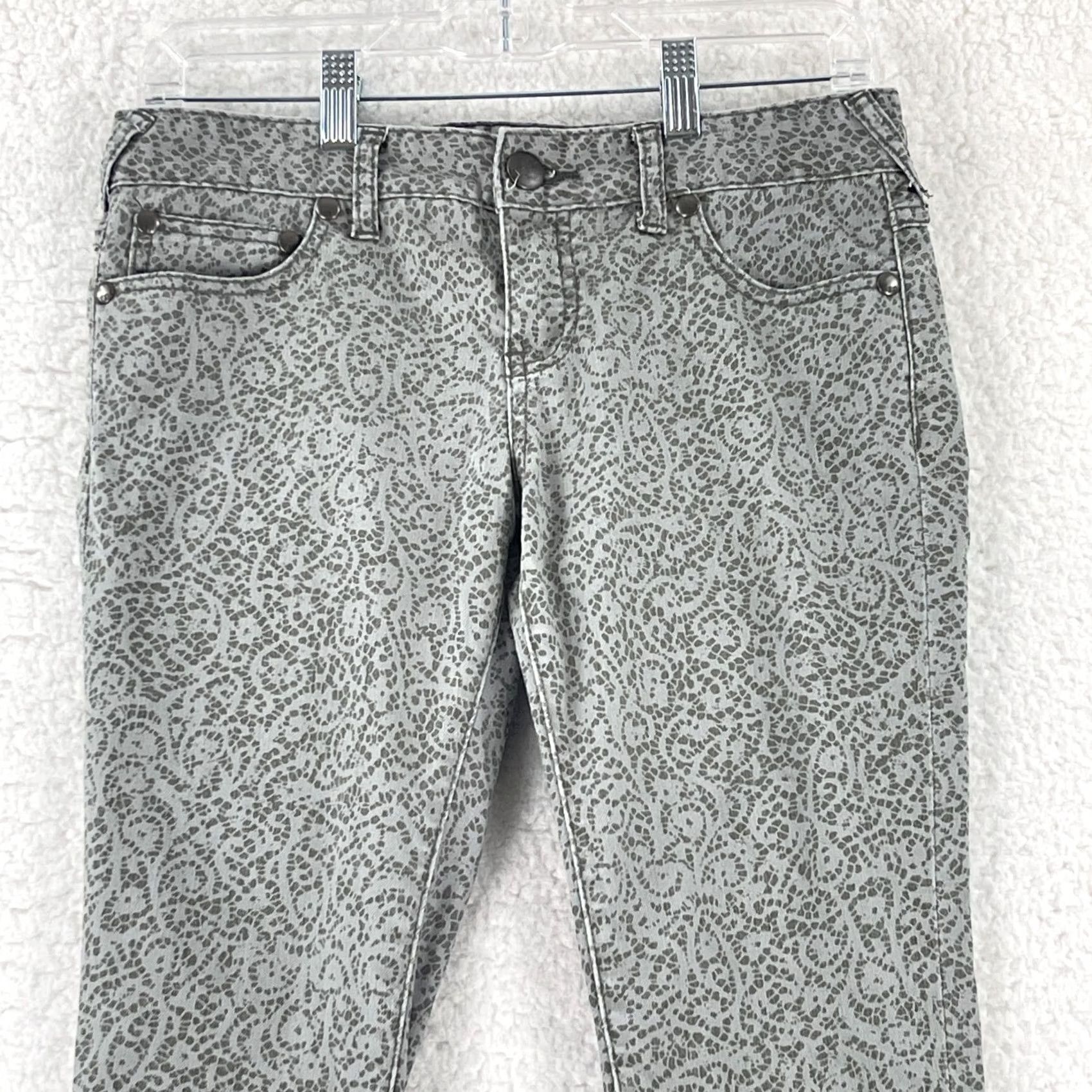 Free People Free People Jeans Skinny Gray Denim Lace Print Ankle-Zip 26 Womens Regular Rise 26 Inseam 5-Pocket Bohemian Festival Size 26" / US 2 / IT 38 - 2 Thumbnail