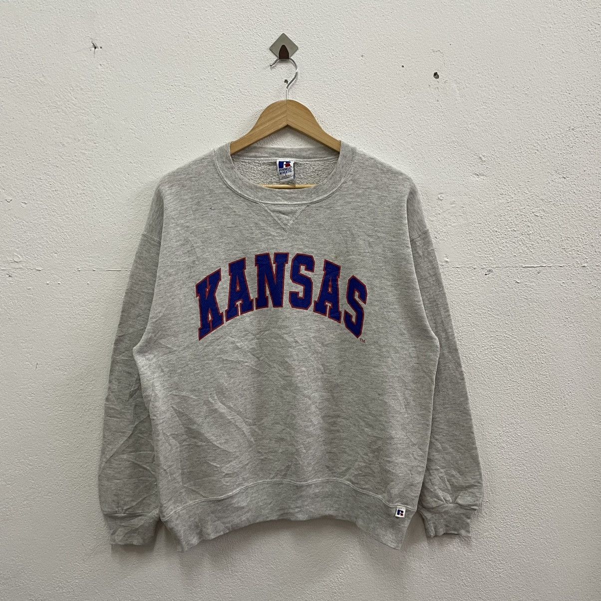Russell Athletic × Vintage 🔥Vintage 90s Russell Athletic Kansas Spellout Sweatshirts Size US M / EU 48-50 / 2 - 1 Thumbnail