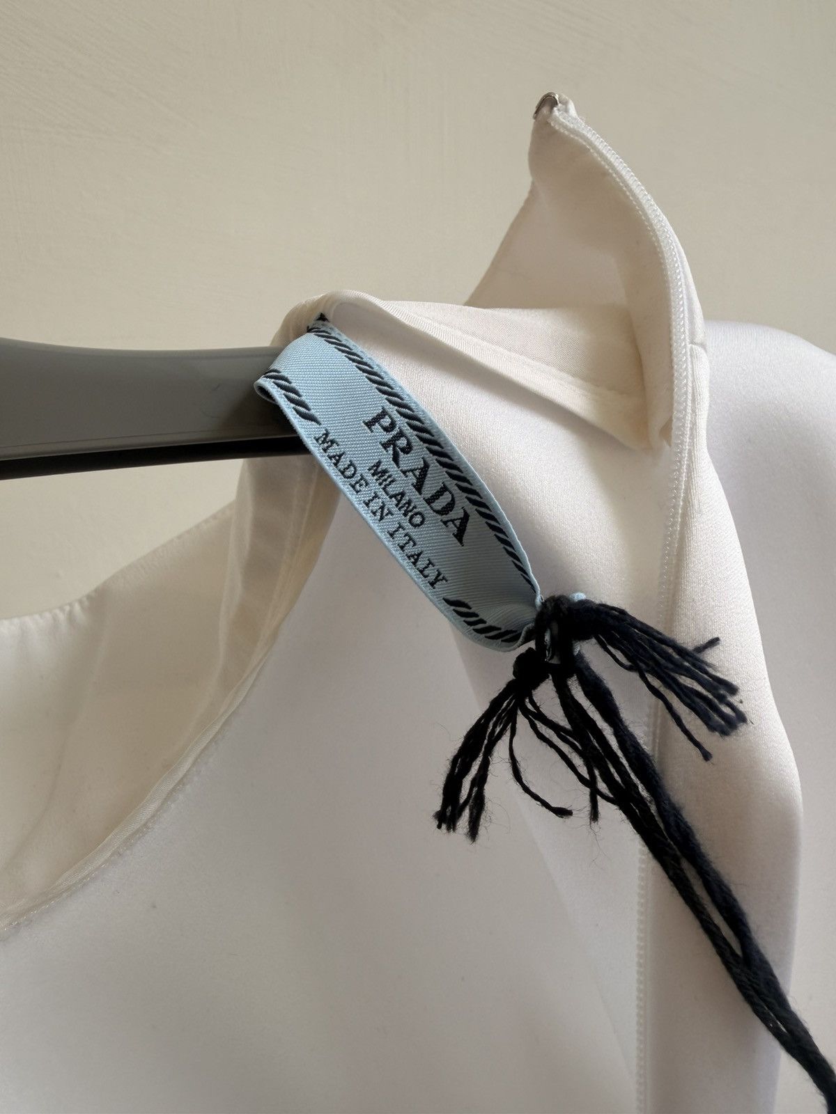 Prada NWT Prada Stretch Satin Top Slim Fit Triangle Logo Size 40 Size S / US 4 / IT 40 - 12 Thumbnail
