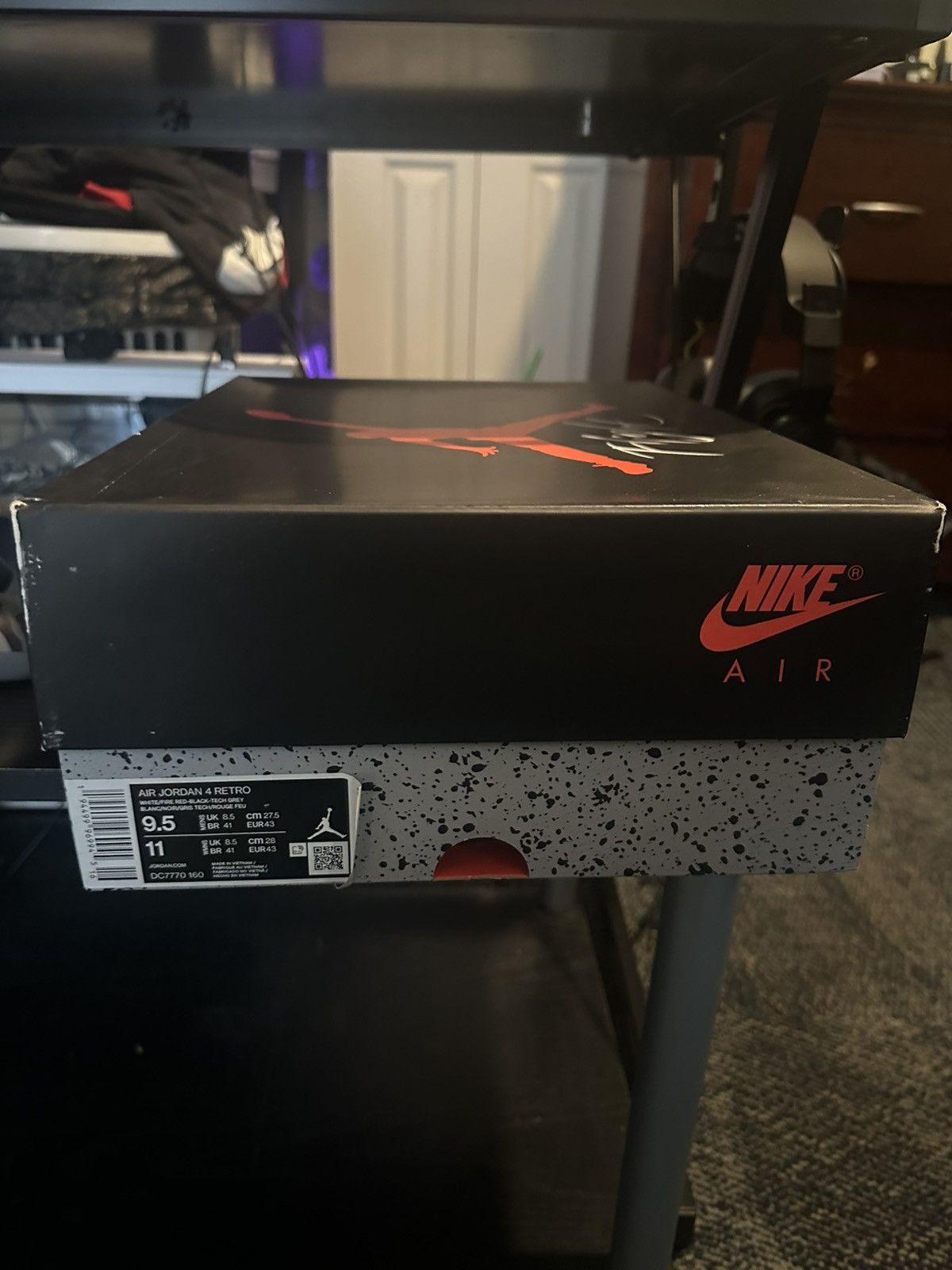 Jordan Brand Jordan 4 fire red Size US 9.5 / EU 42-43 - 2 Thumbnail