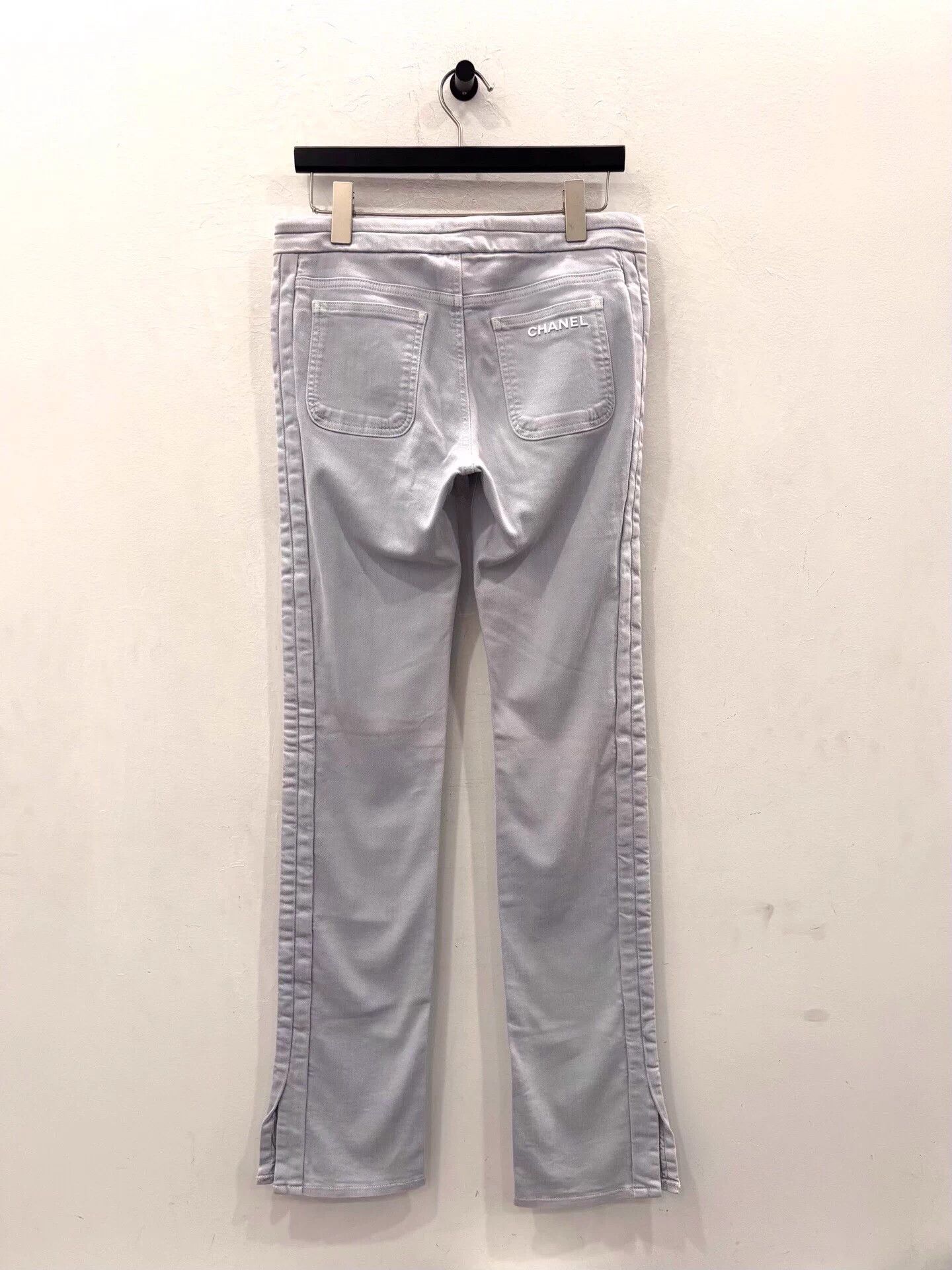 Chanel CHANEL women's light gray back white logo jeans 40 Size 28" / US 6 / IT 42 - 2 Thumbnail
