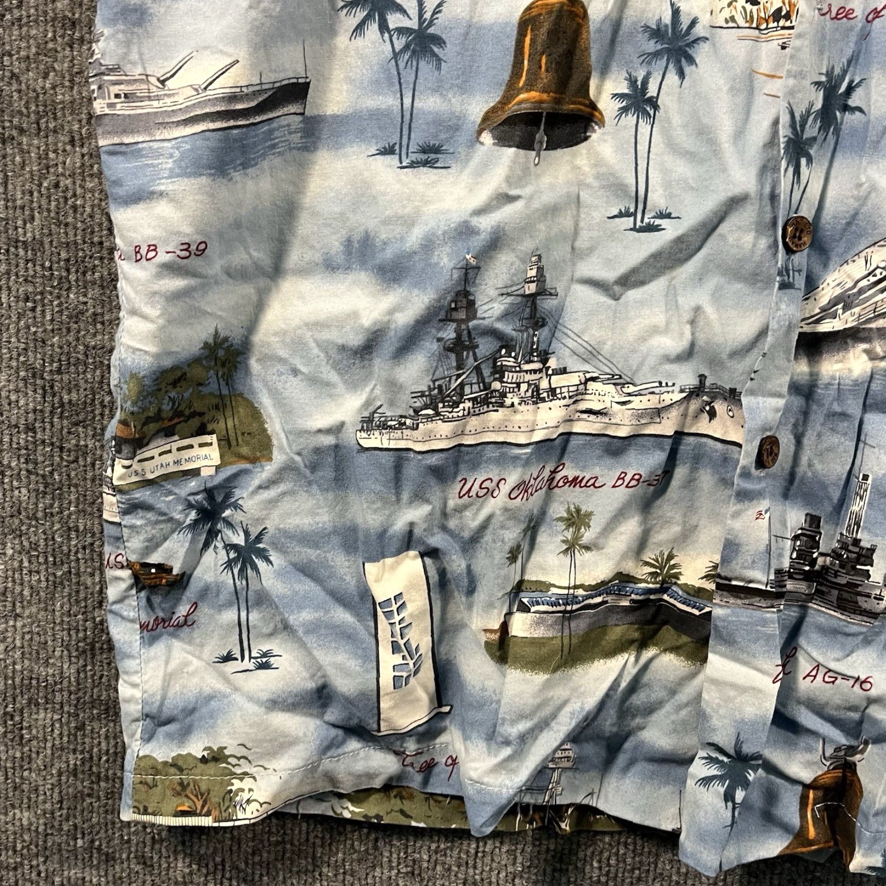 Vintage VINTAGE Kalaheo Hawaiian Shirt Mens L WW2 Pearl Harbor Memorial US Navy Battleships Graphic Print Blue Button-Up Short Sleeve Casual Shirt Size US L / EU 52-54 / 3 - 5 Thumbnail