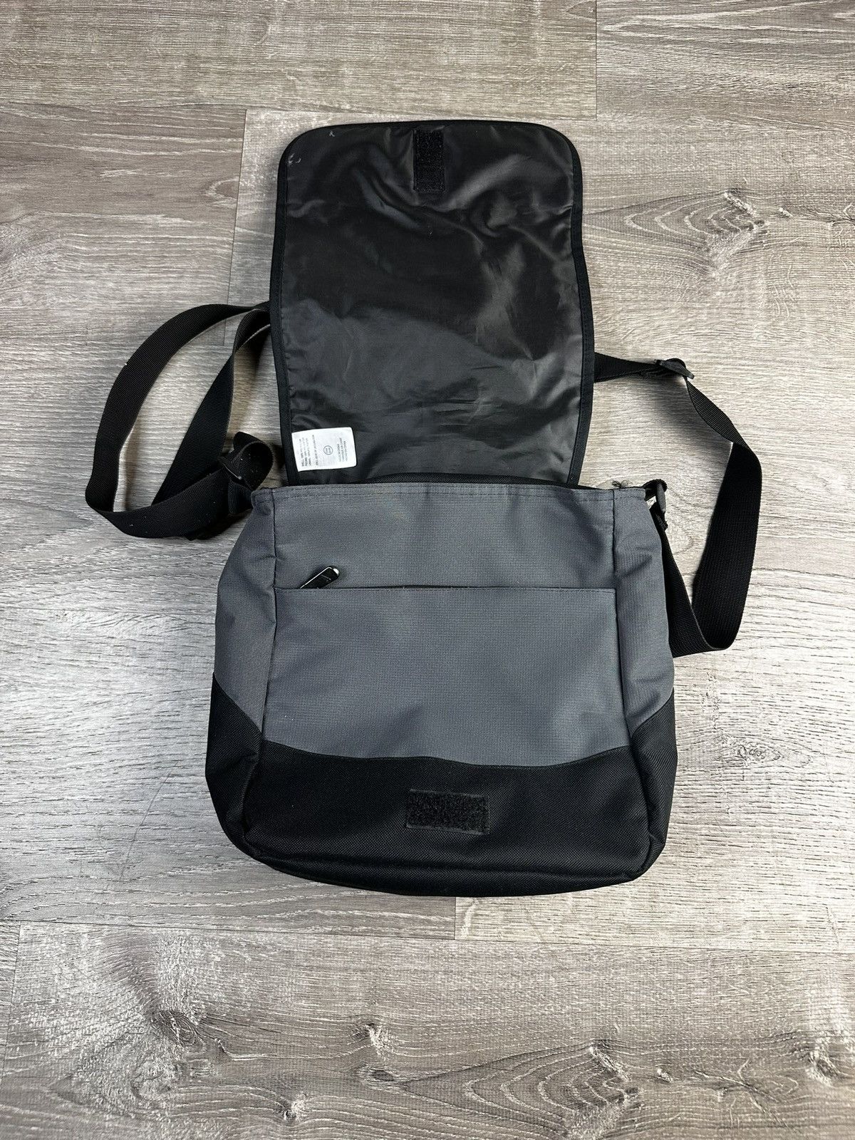 Nike × Vintage Vintage Y2K Nike Cross Body Bag Size ONE SIZE - 2 Thumbnail