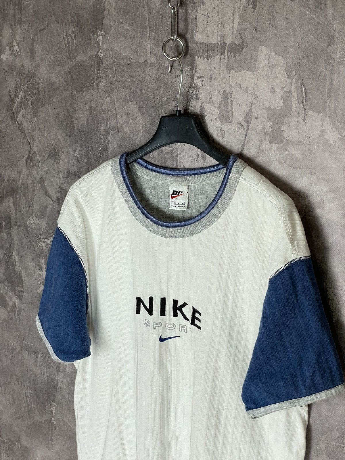 Nike × Vintage Vintage Y2K Nike Center Logo Rare 90s Tshirt Size M / US 6-8 / IT 42-44 - 7 Thumbnail