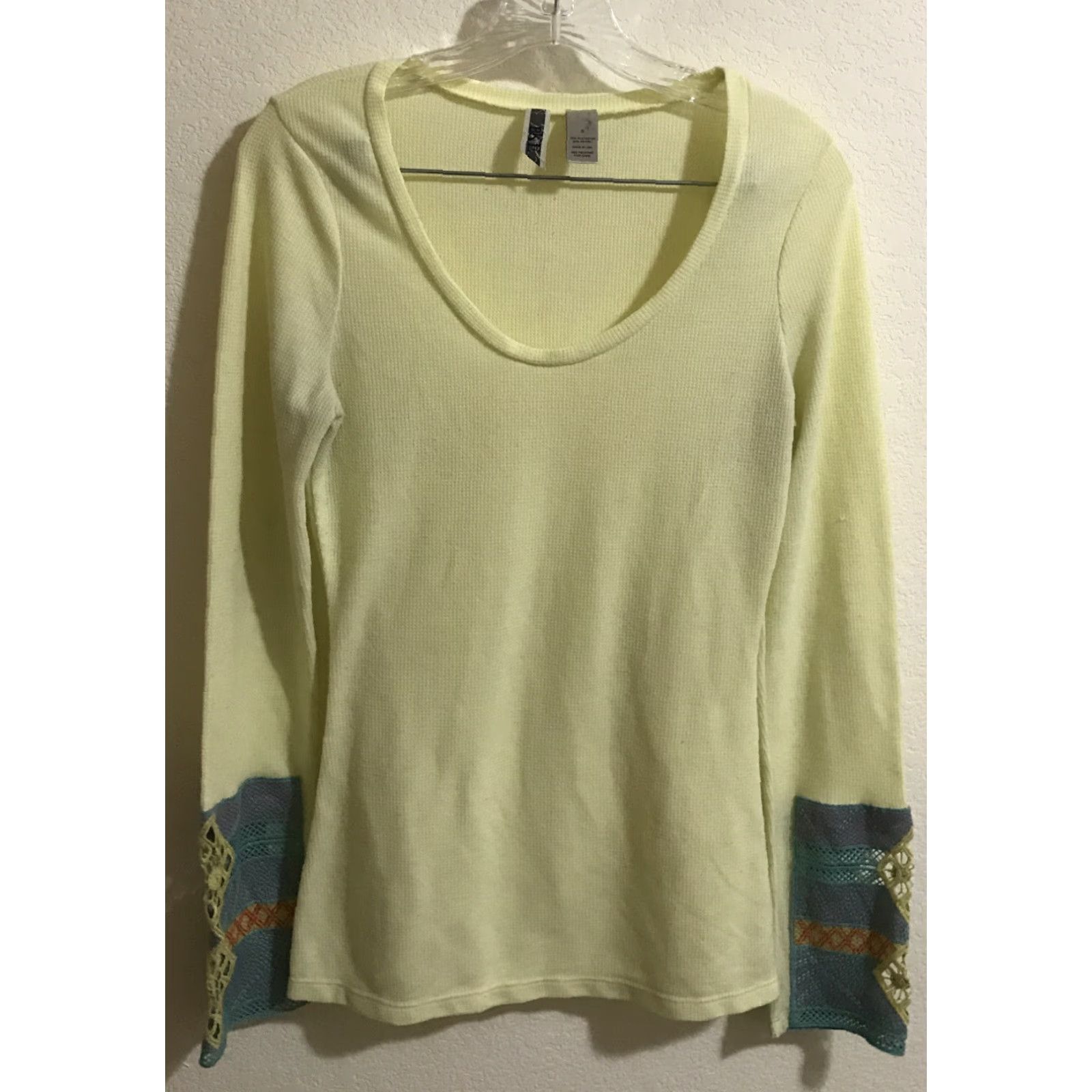Vintage BKE Blouse Shirt Womens Small Yellow Embroidered Scoop Neck Long Sleeve Thermal Cuff Top Size S / US 4 / IT 40 - 2 Thumbnail
