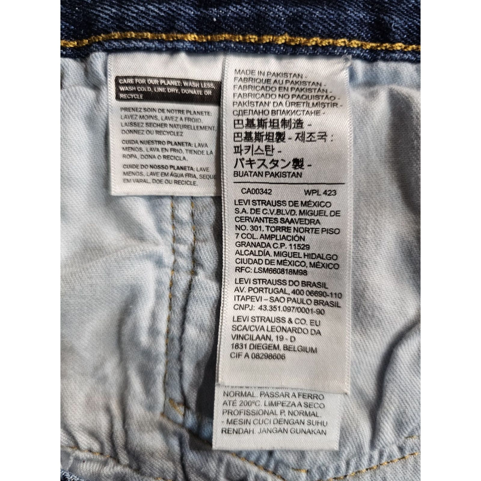 Levi's VINTAGE Levi Levi's 501 XX Button-Fly Jeans Dark Wash Denim Cotton Y2K Mens Size 40x30 Jeans Mens 40x30 Blue Regular Distressed 5-Pocket USA 501 Model Size US 40 / EU 56 - 5 Thumbnail