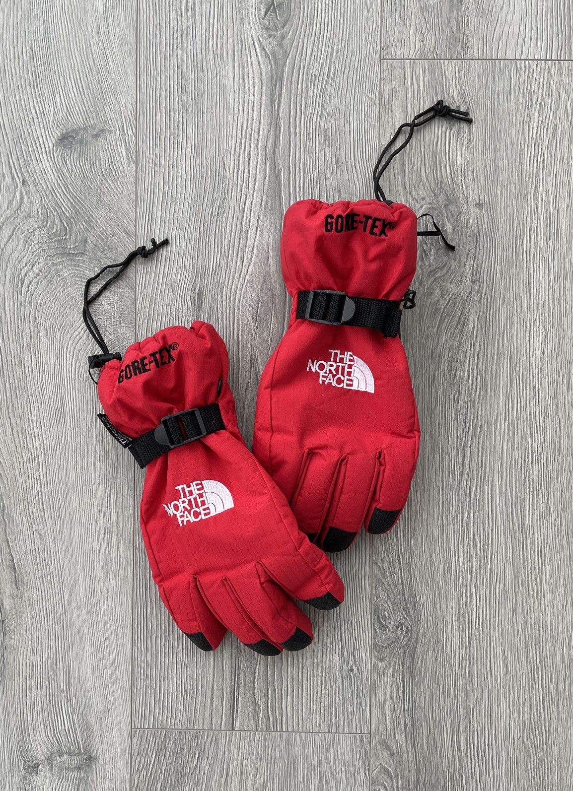 Red north face gloves 2025