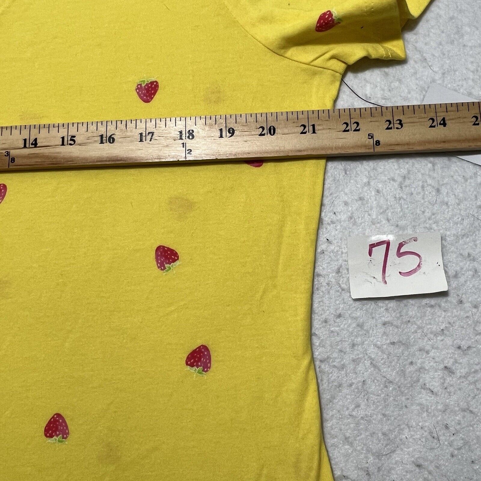Other a.n.a. Large V-Neck Tee Strawberry Pattern Yellow T Shirt Size L / US 10 / IT 46 - 7 Thumbnail