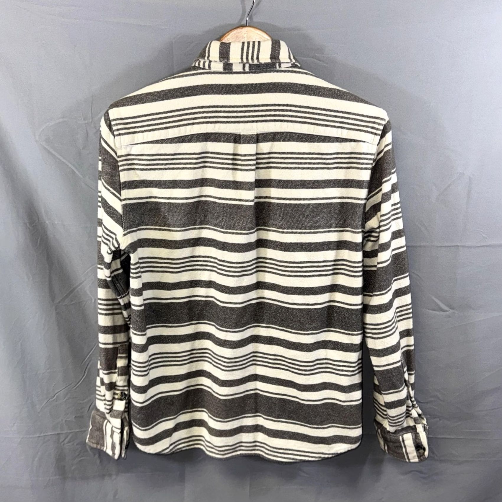 Marine Layer VINTAGE? No. Marine Layer Shirt Mens Medium Gray White Striped Button Up Long Sleeve Cotton Size US M / EU 48-50 / 2 - 2 Thumbnail