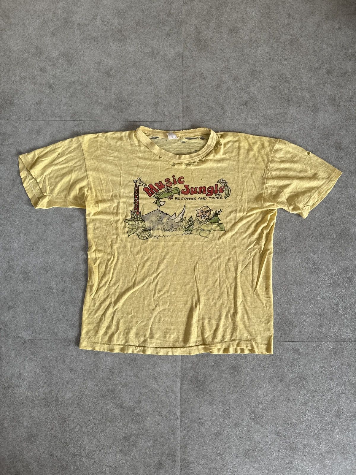 Band Tees × Vintage *RARE* 1970s VINTAGE JUNGLE MUSIC TAPE RECORDS THRASHED TEE Size US XL / EU 56 / 4 - 3 Thumbnail