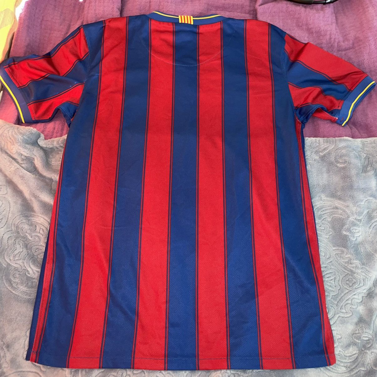 Nike Authentic Vintage Nike FC Barcelona 2009-2010 Home Jersey Size US S / EU 44-46 / 1 - 2 Thumbnail