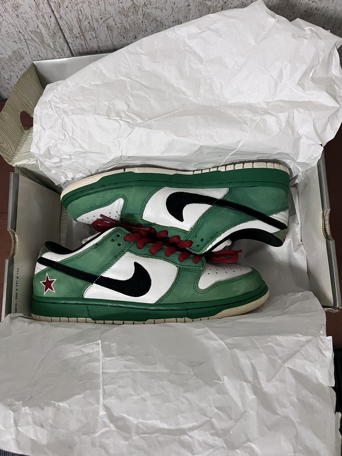 Nike × Nike SB SOLD! Nike SB Dunk Low Heineken 2003 Size 9.5 Size US 9.5 / EU 42-43 - 8 Thumbnail
