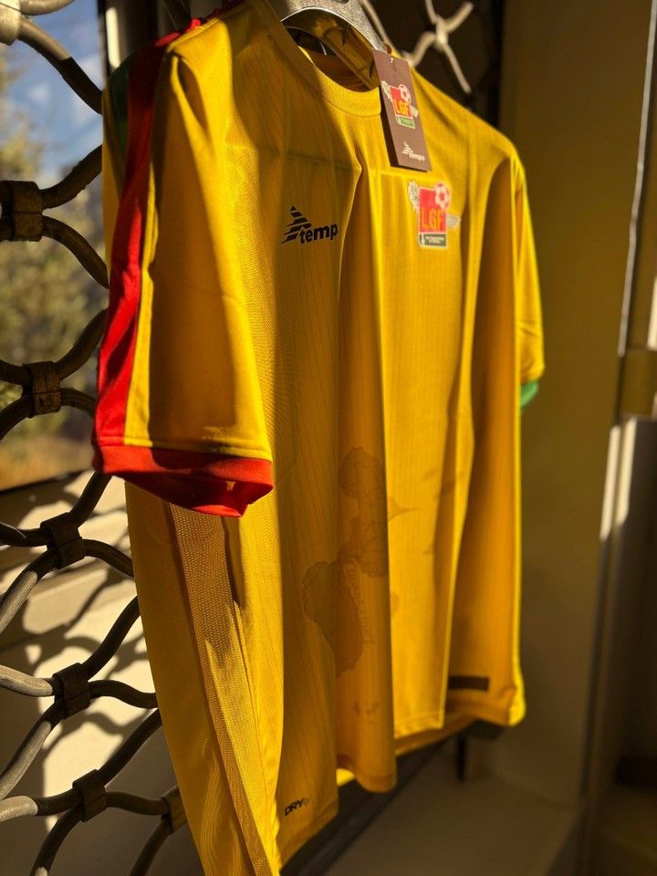 Other Vintage LGF Football Jersey – Yellow – XL – Tempo 2024/2025 Size US XL / EU 56 / 4 - 2 Thumbnail