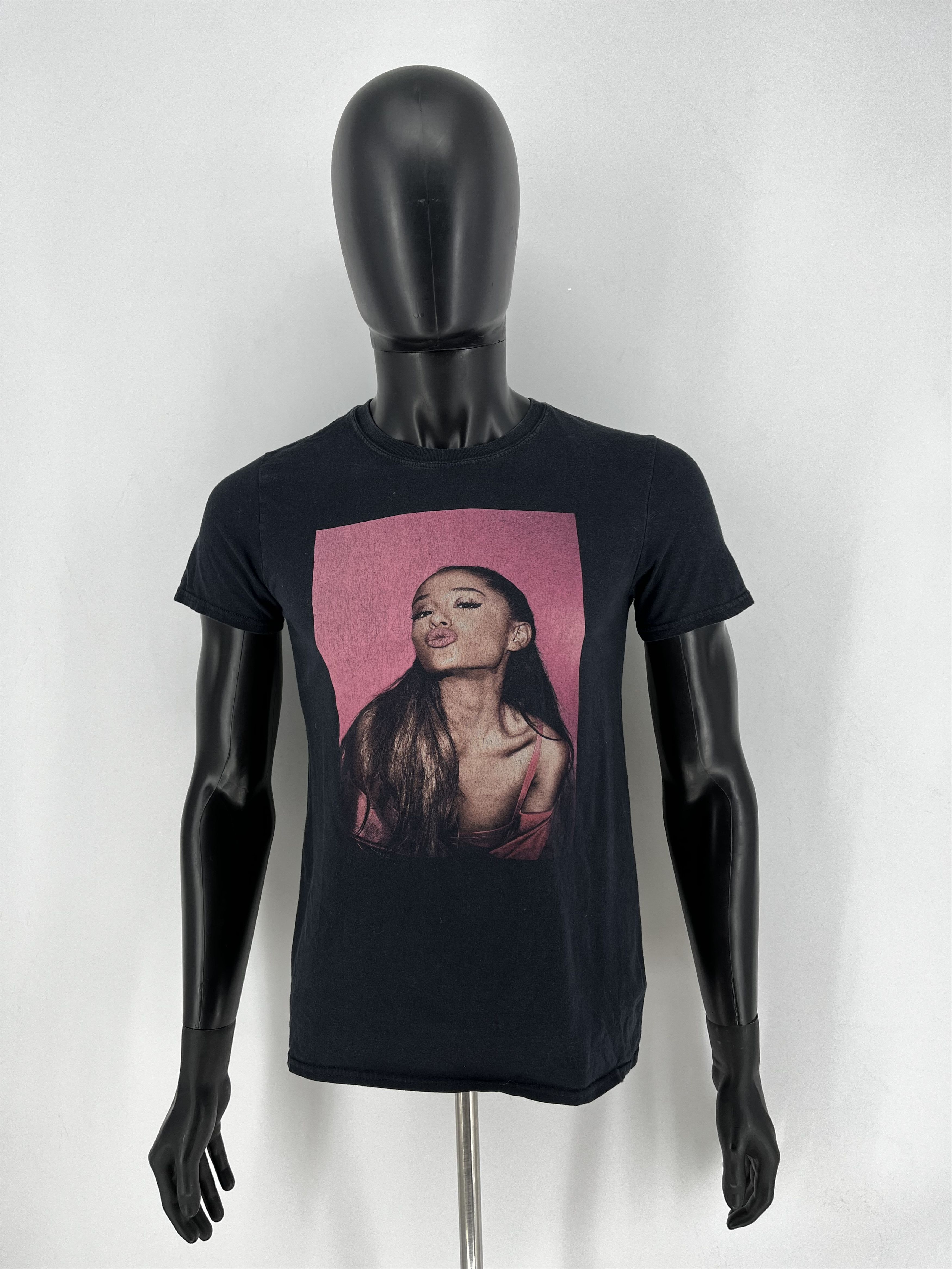 Band Tees Ariana Grande Shirt Short Sleeve Concert Shirt Band Black S Size US S / EU 44-46 / 1 - 3 Thumbnail